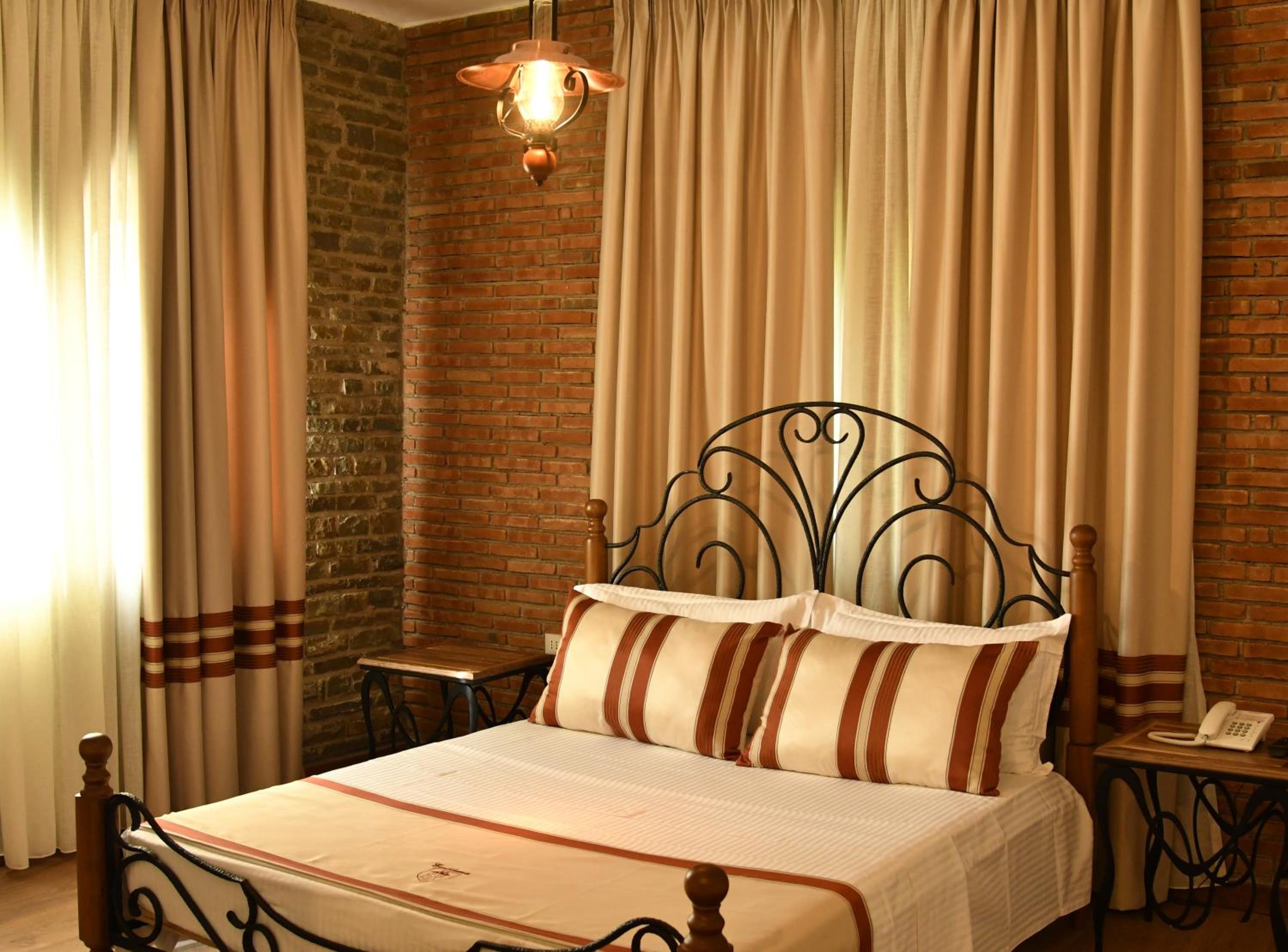 Deluxe Queen Room photo 2