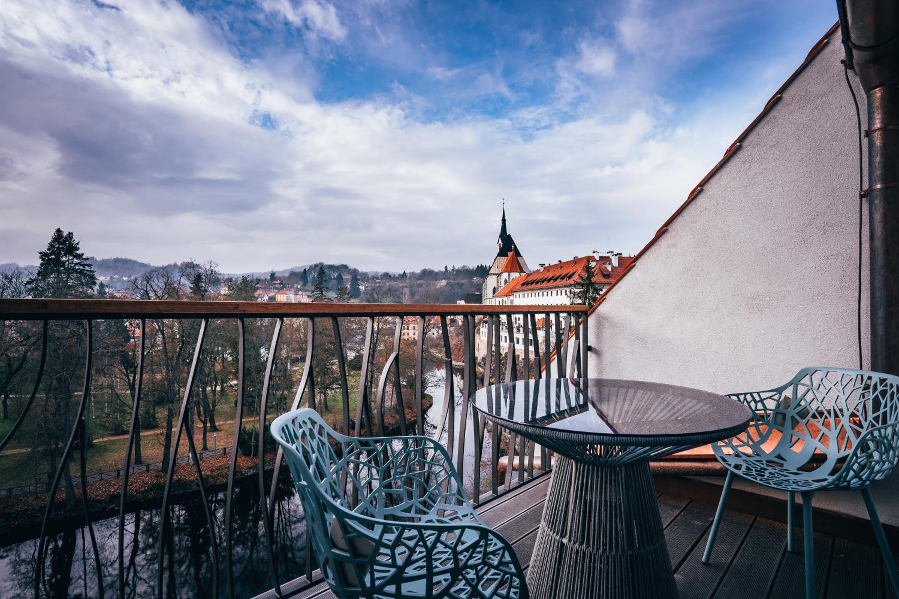Apartment with Balcony - Photo 9