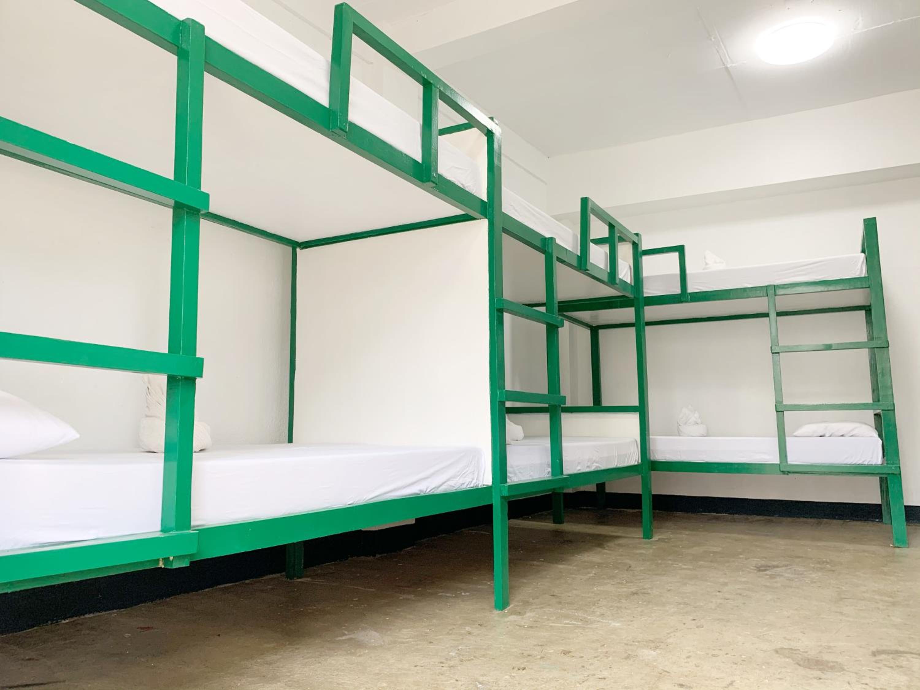 10-Bed Mixed Dormitory Room photo 1