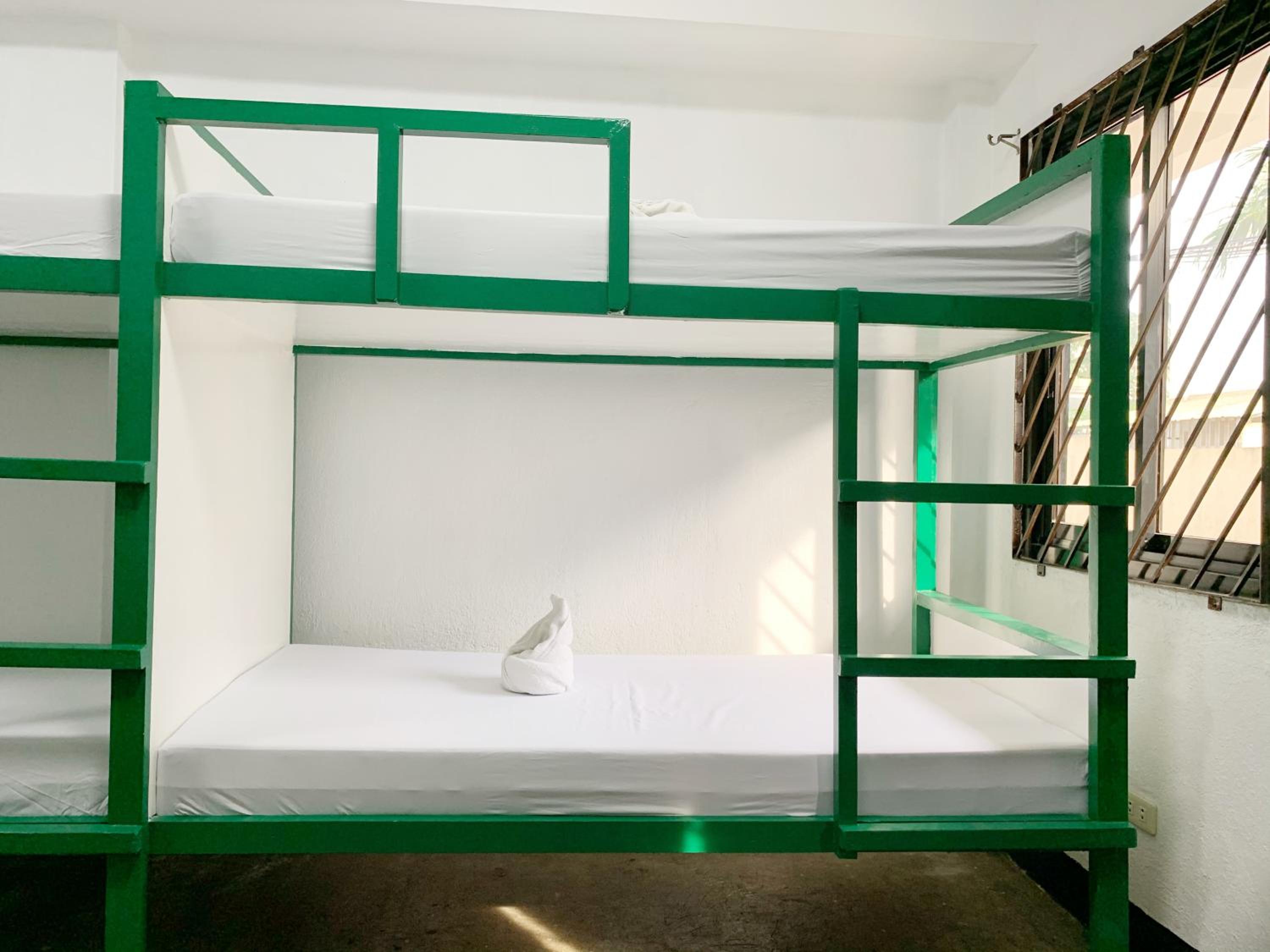 10-Bed Mixed Dormitory Room photo 3