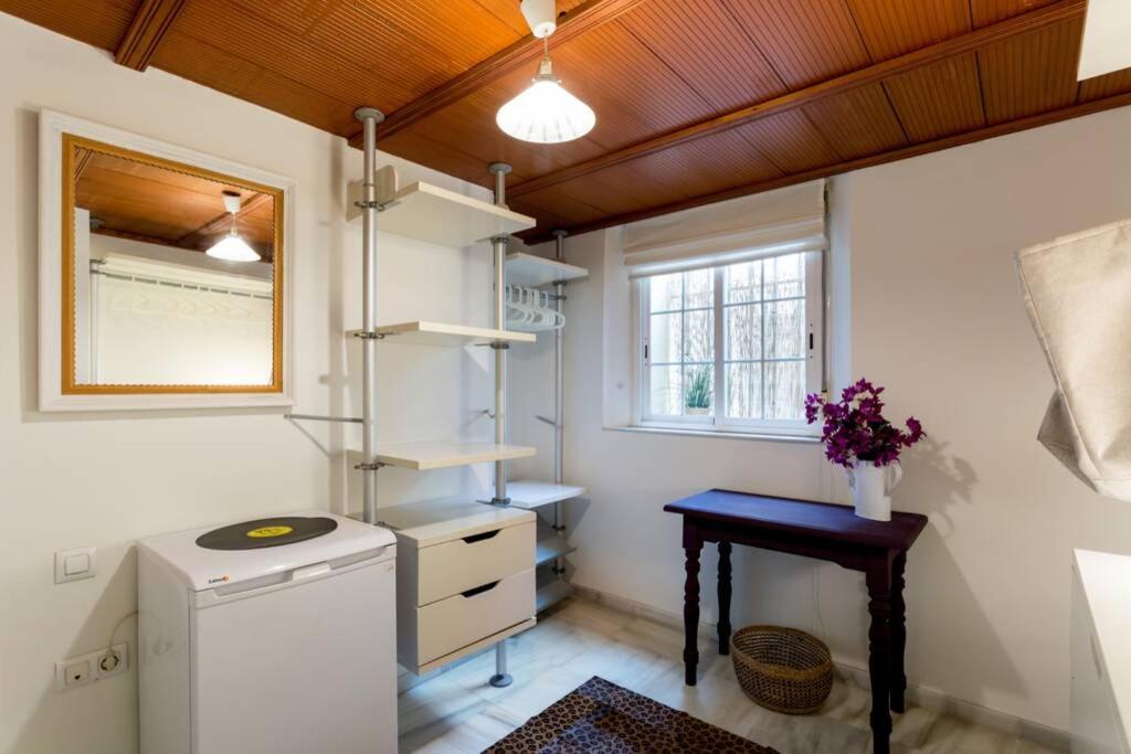 One-Bedroom Apartment - Photo 5