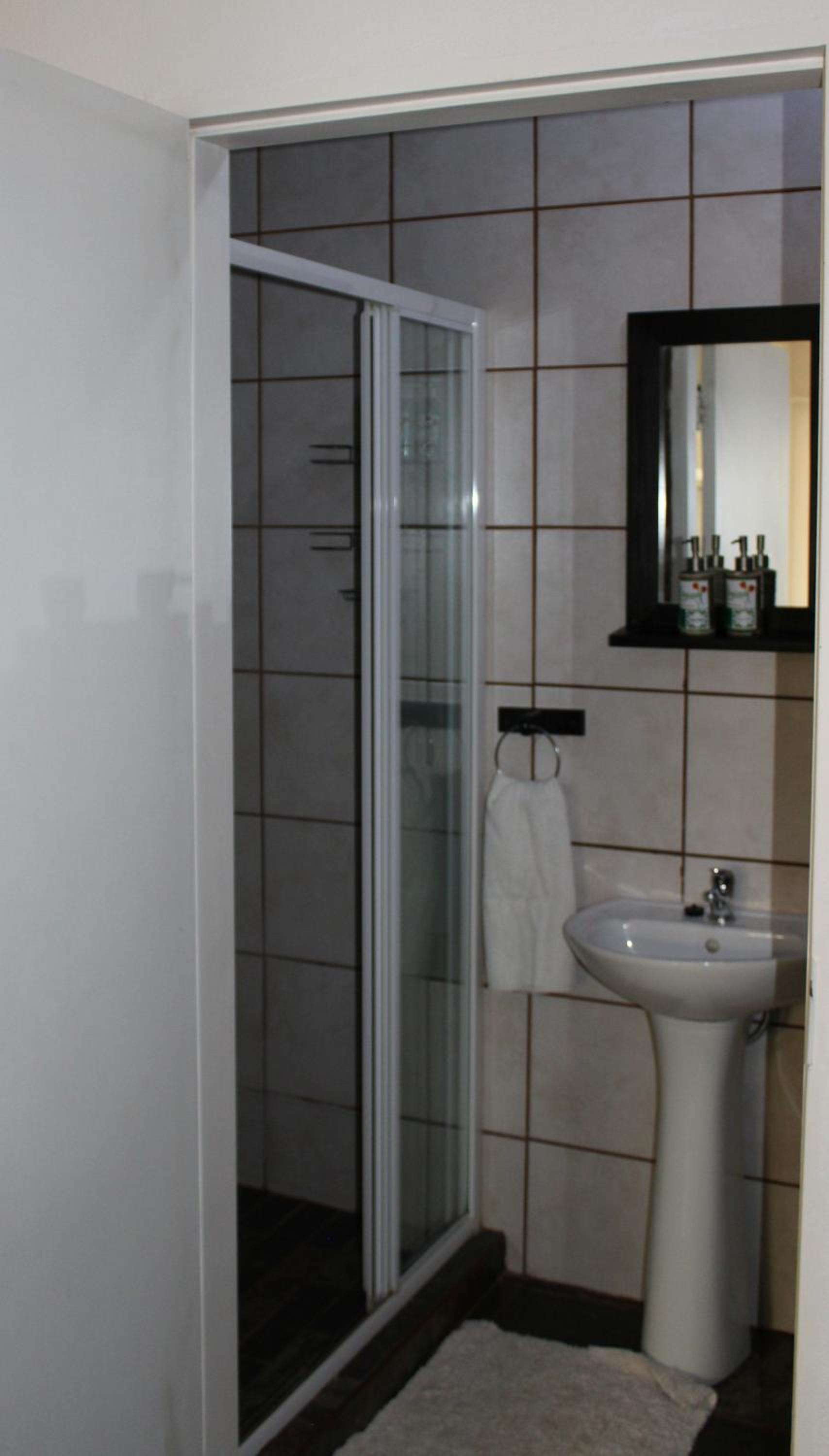 Twin/Double Room photo 2