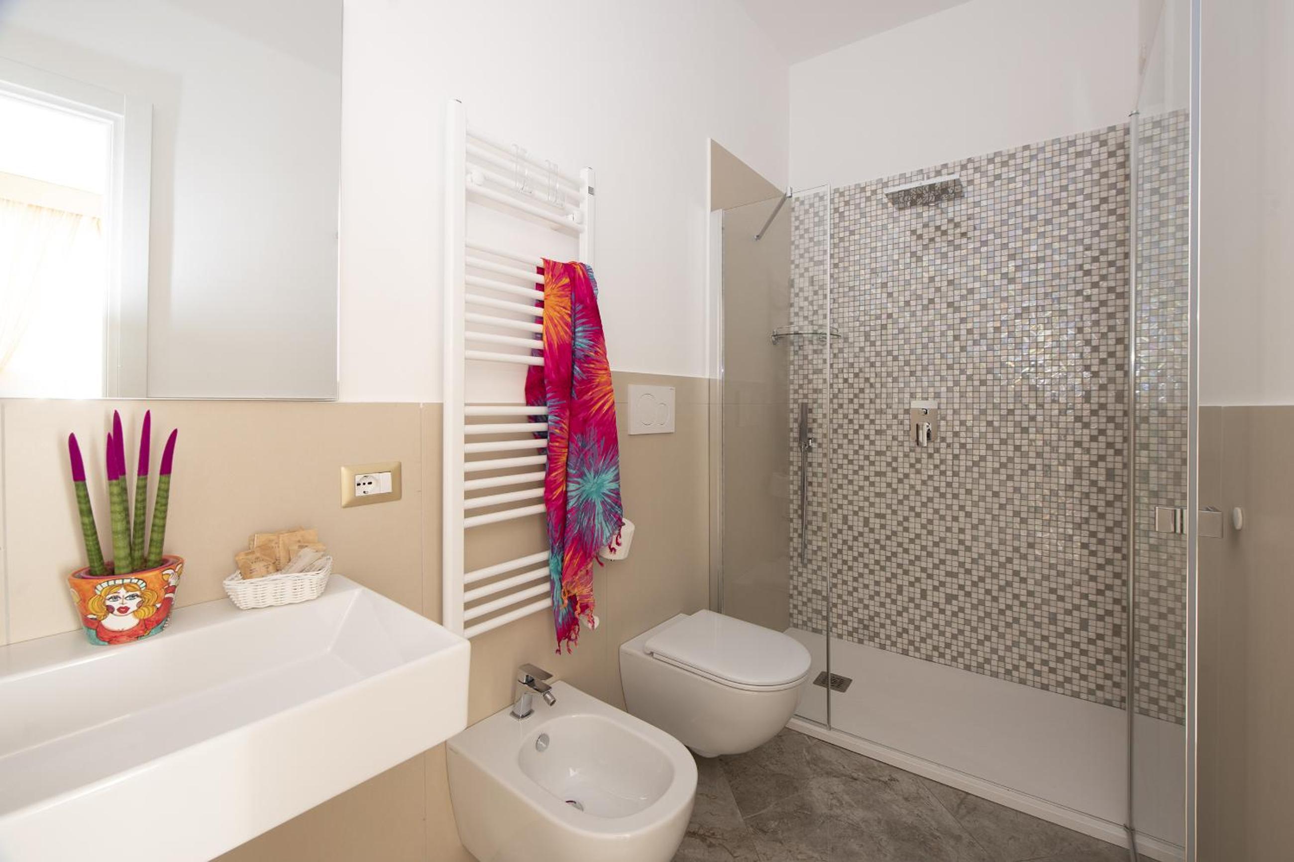 Deluxe Room - Photo 16