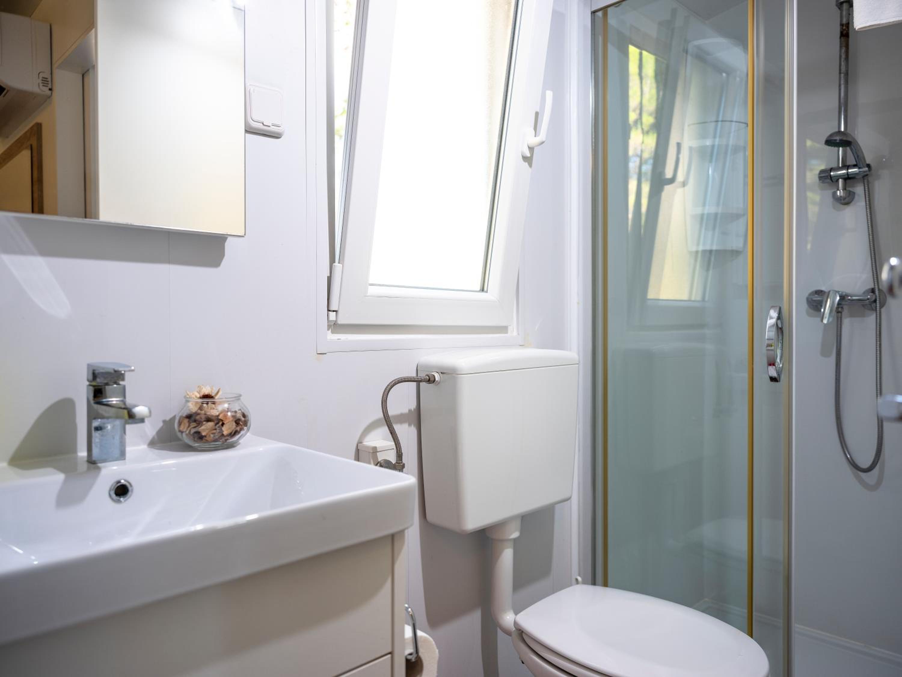 Superior Two-bedroom Mobile Home - Photo 2