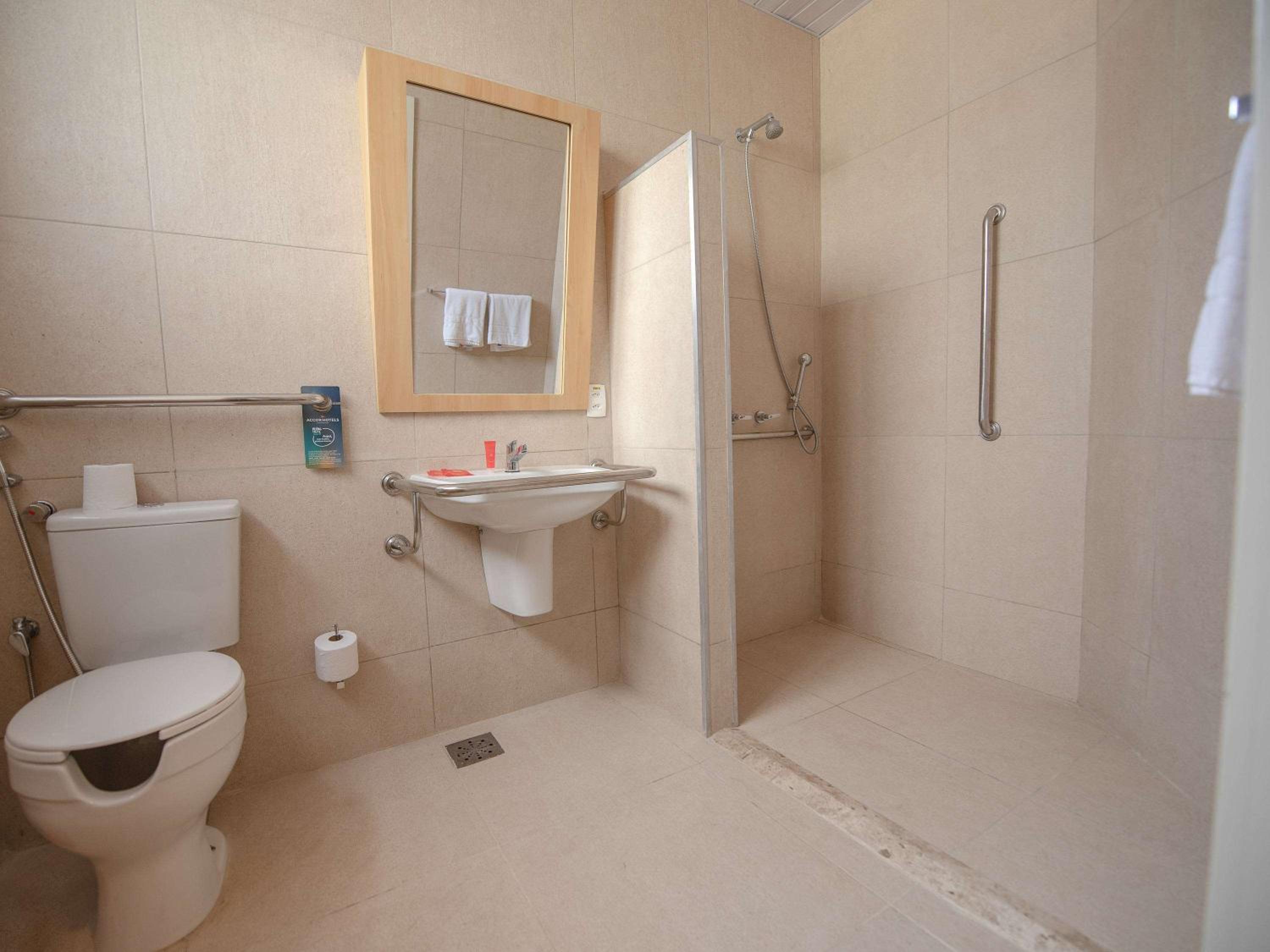 Queen Room - Disability Access photo 2