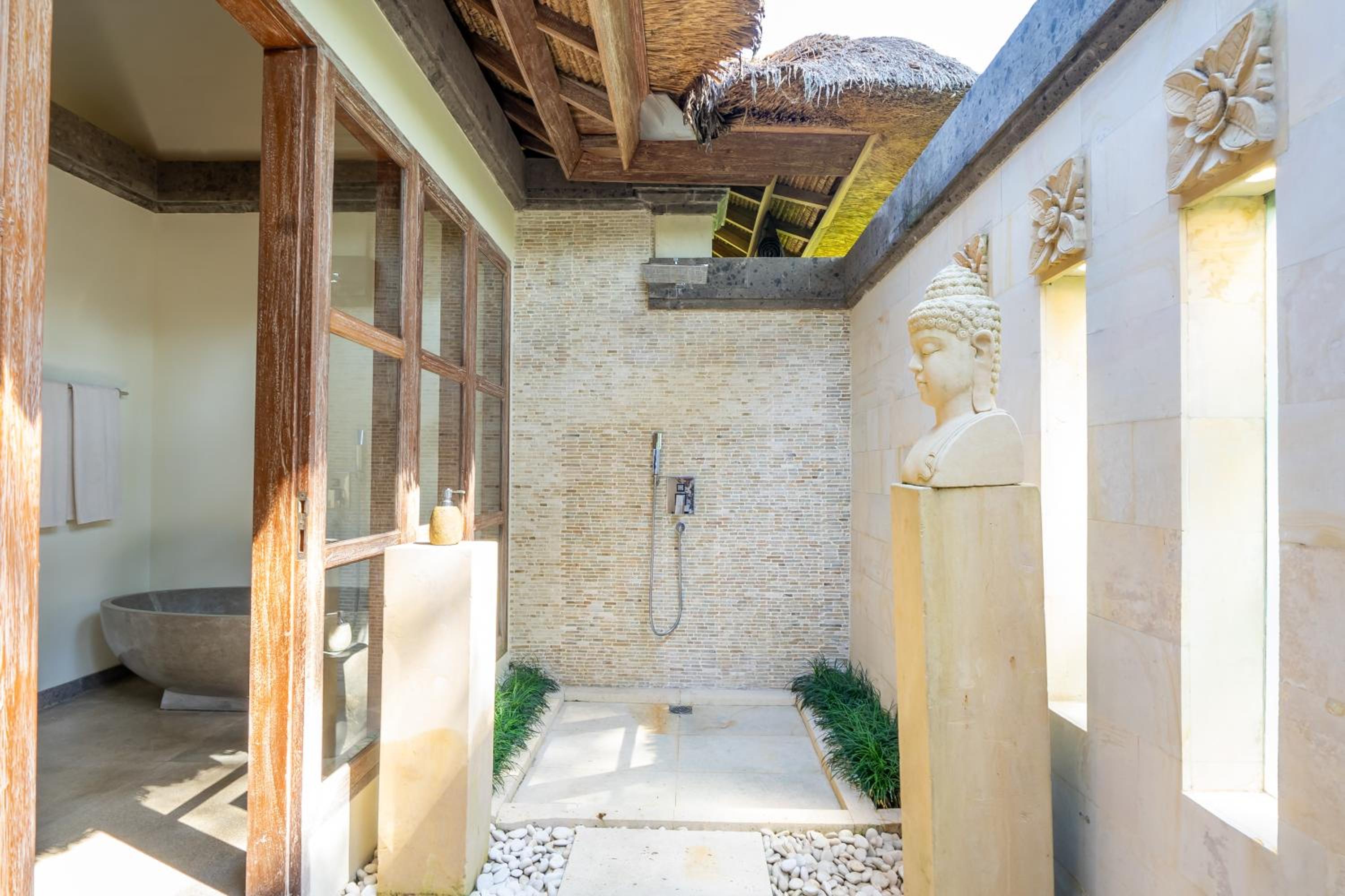 Villa with Private Pool - Photo 17