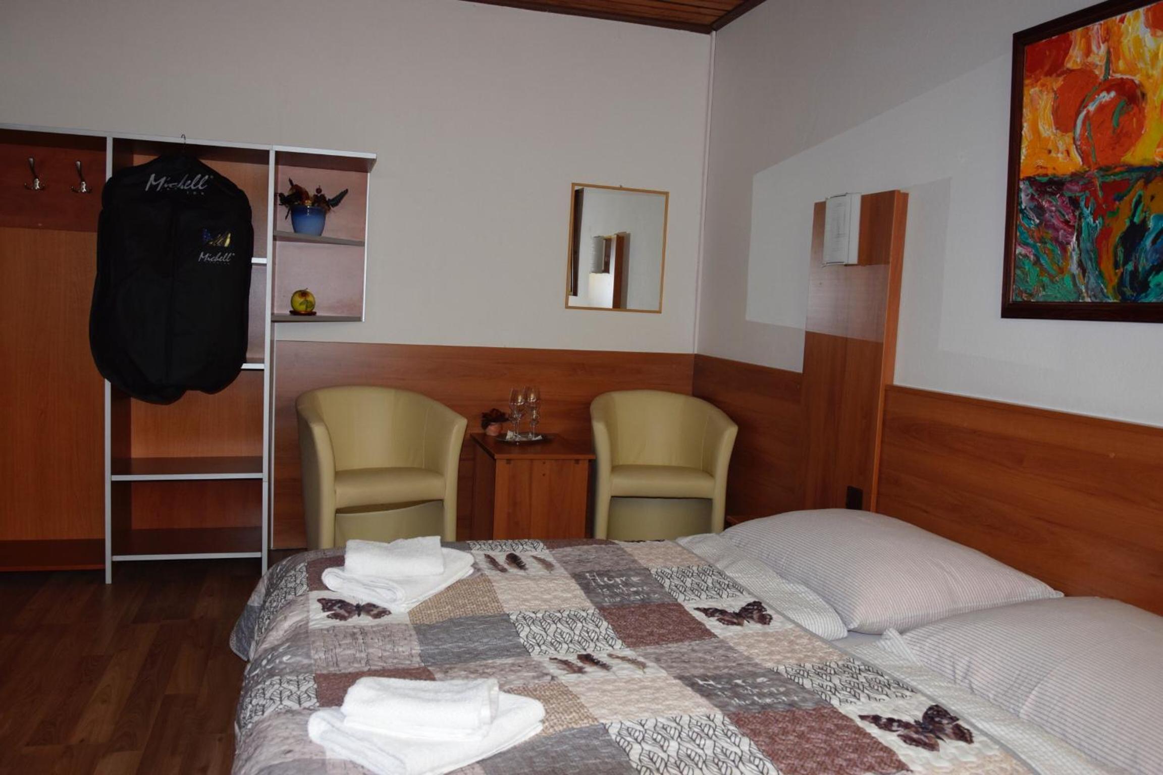 Triple Room with Private Bathroom - Photo 4