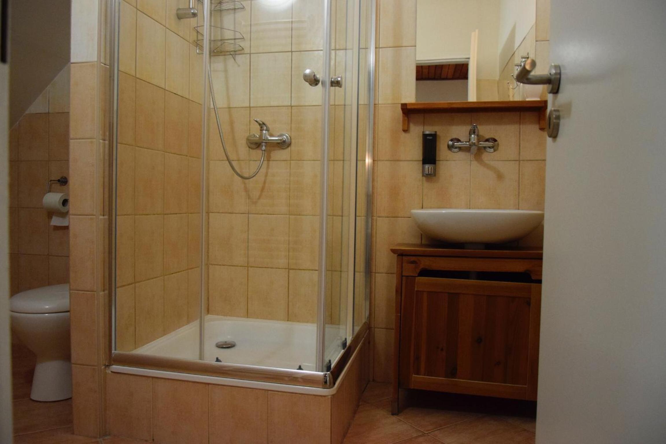 Triple Room with Private Bathroom - Photo 5