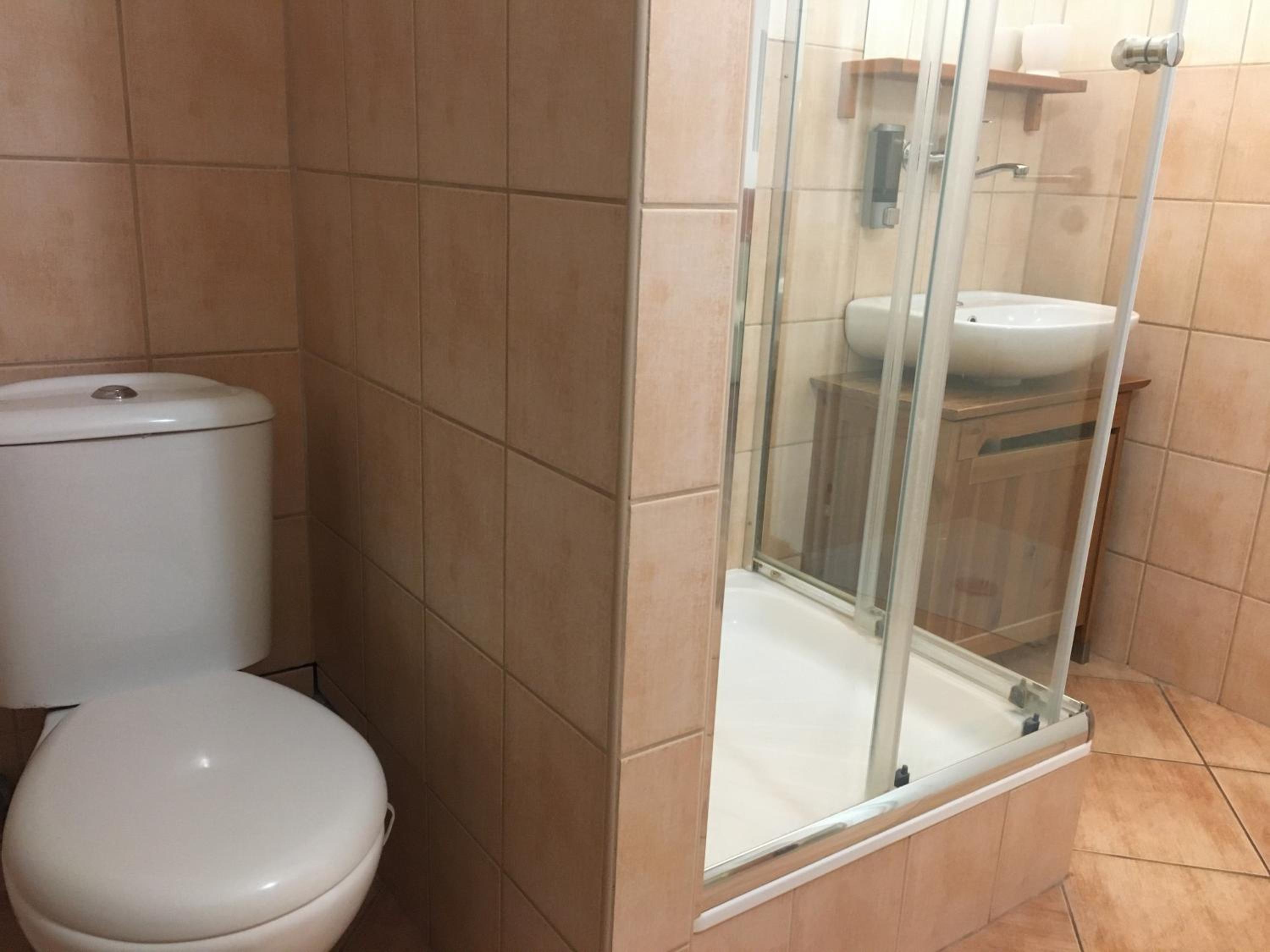 Triple Room with Private Bathroom - Photo 6