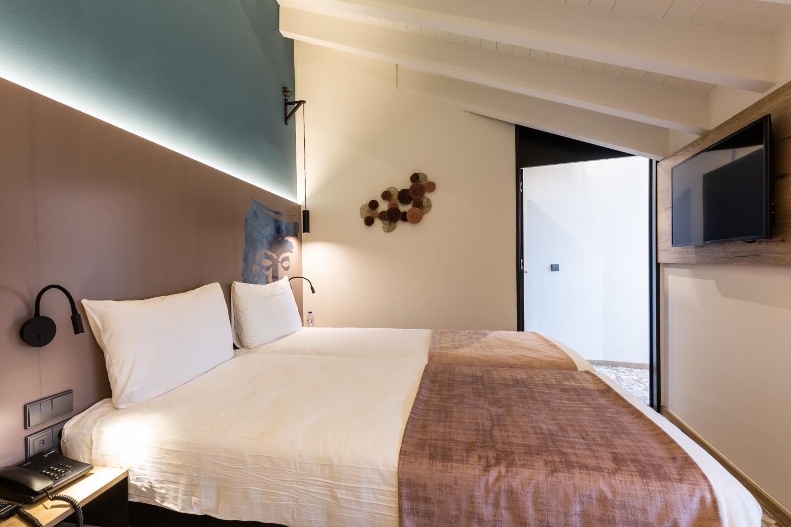 Twin Room - Photo 3