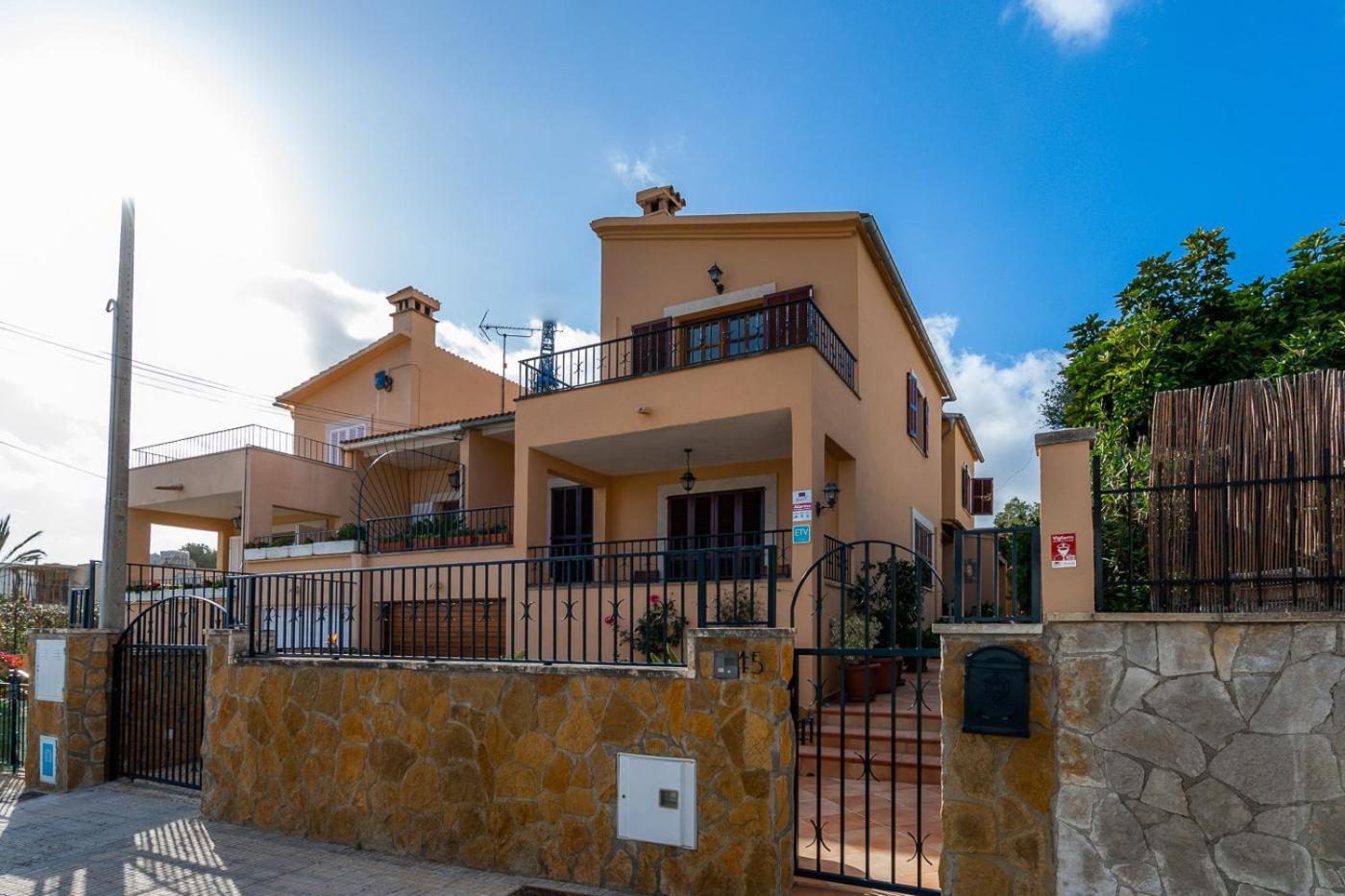 Villa photo 3