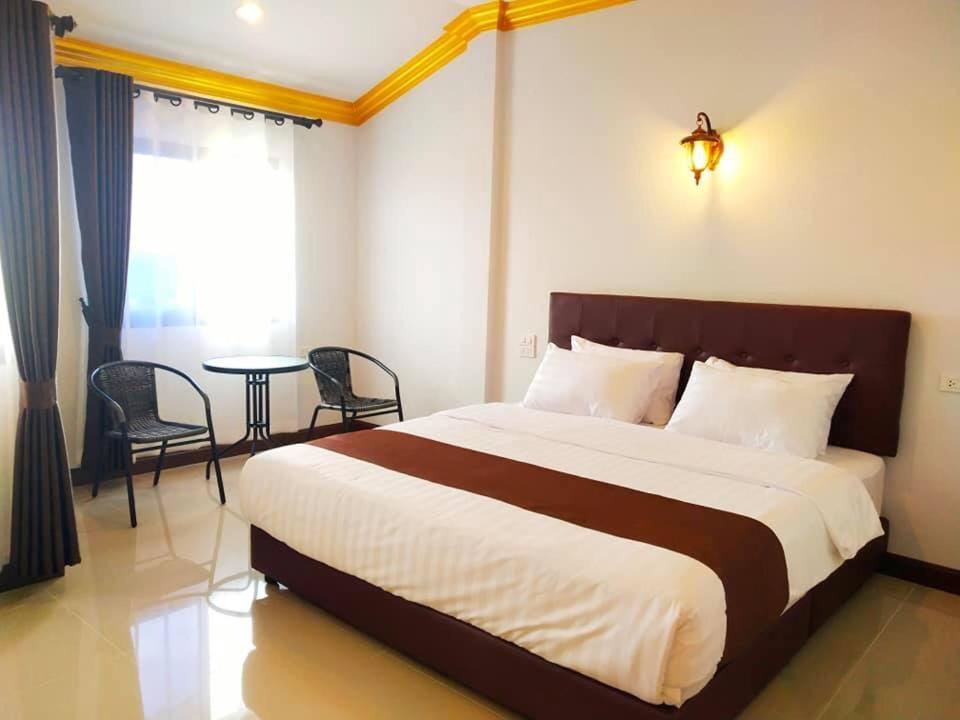Deluxe King Room - Photo 1
