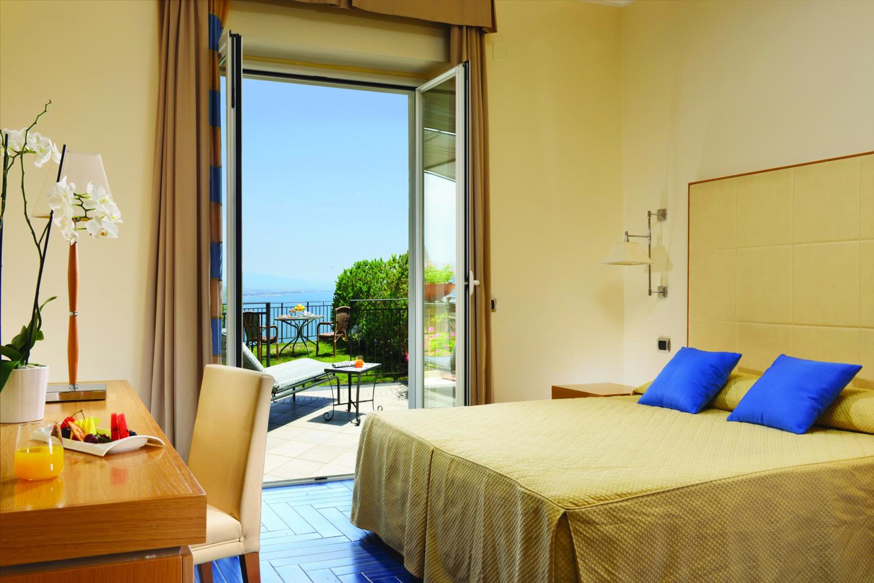 Camera Matrimoniale Deluxe con Vista Mare e Terrazza