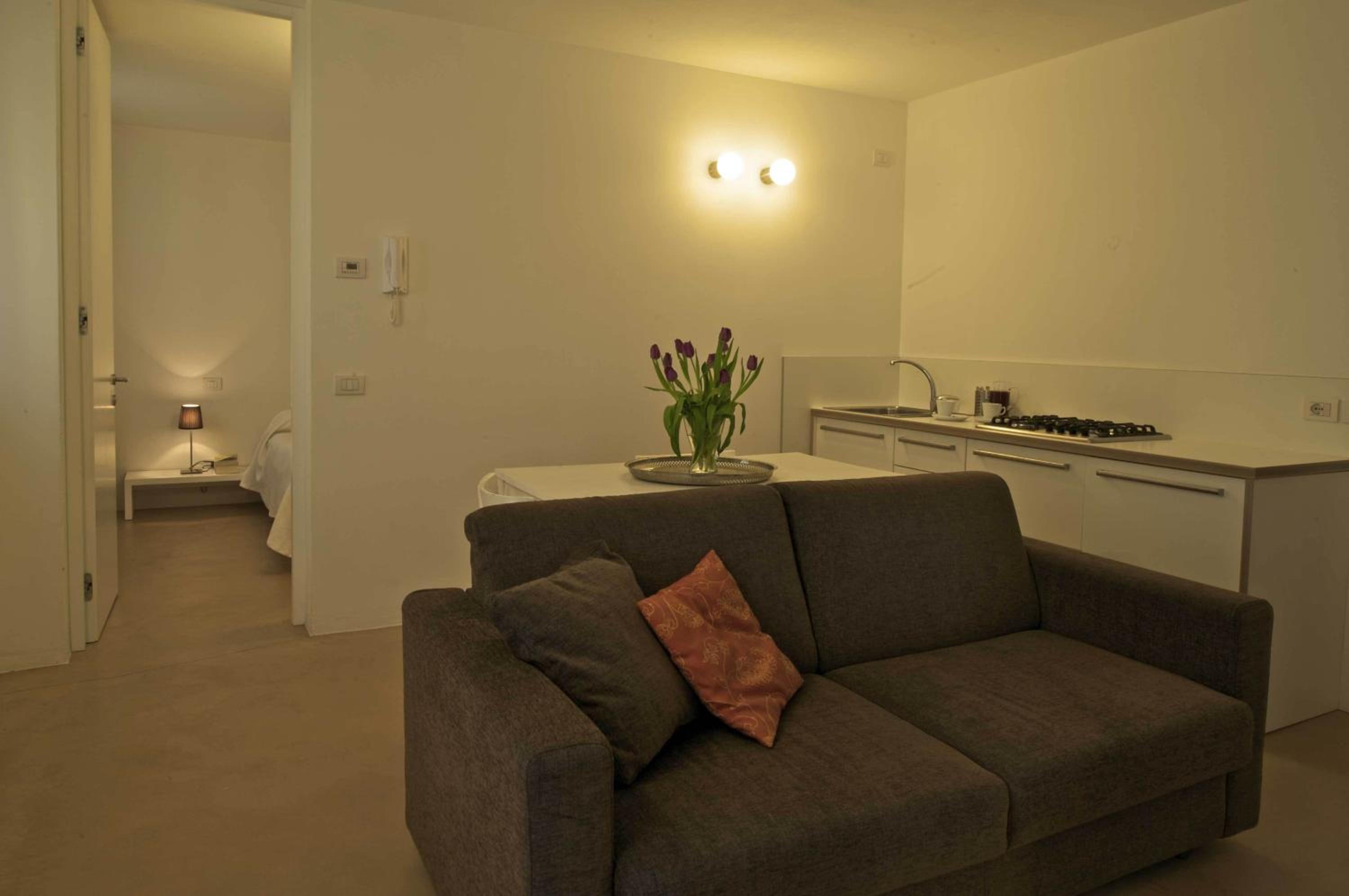 One-Bedroom Apartment photo 1