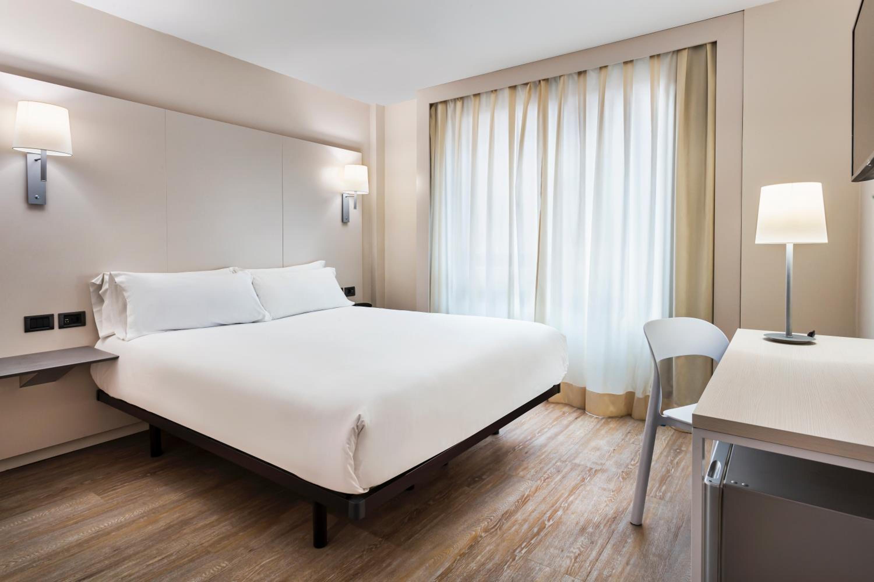 Double Room - Photo 2