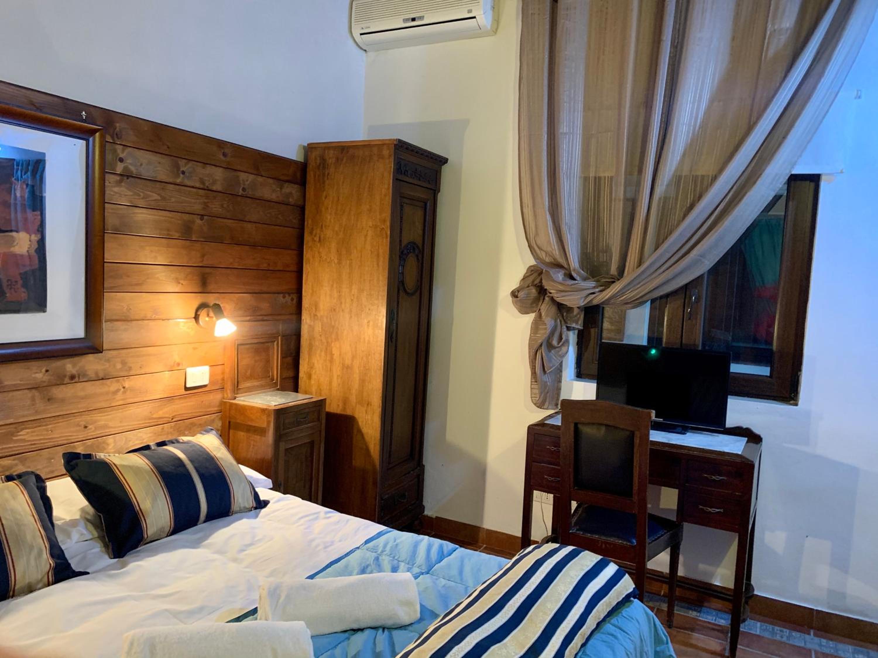 Double or Twin Room - Photo 5