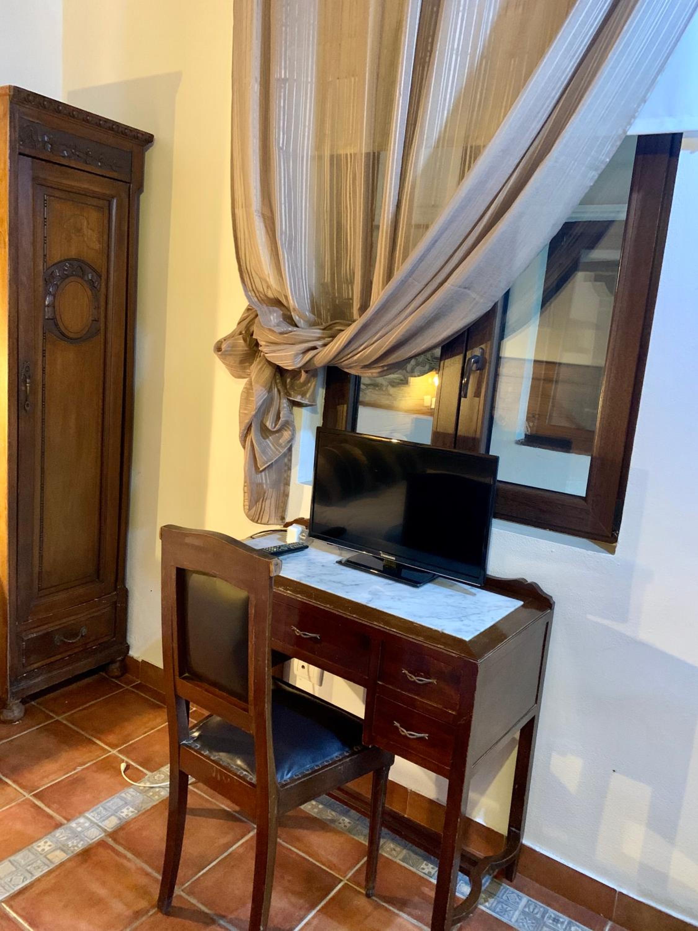 Double or Twin Room - Photo 3