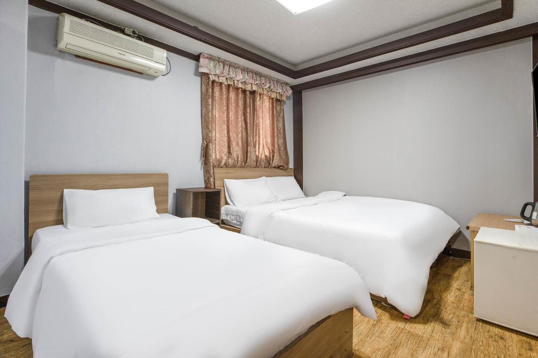 Triple Room with Shower - Photo 1