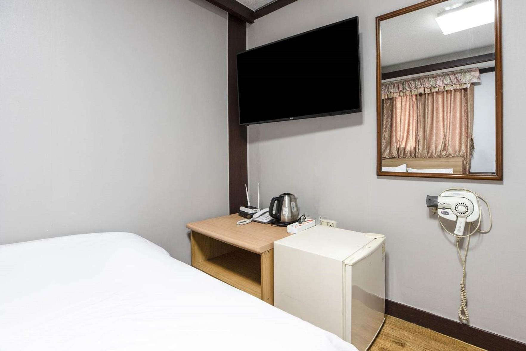 Triple Room with Shower - Photo 3