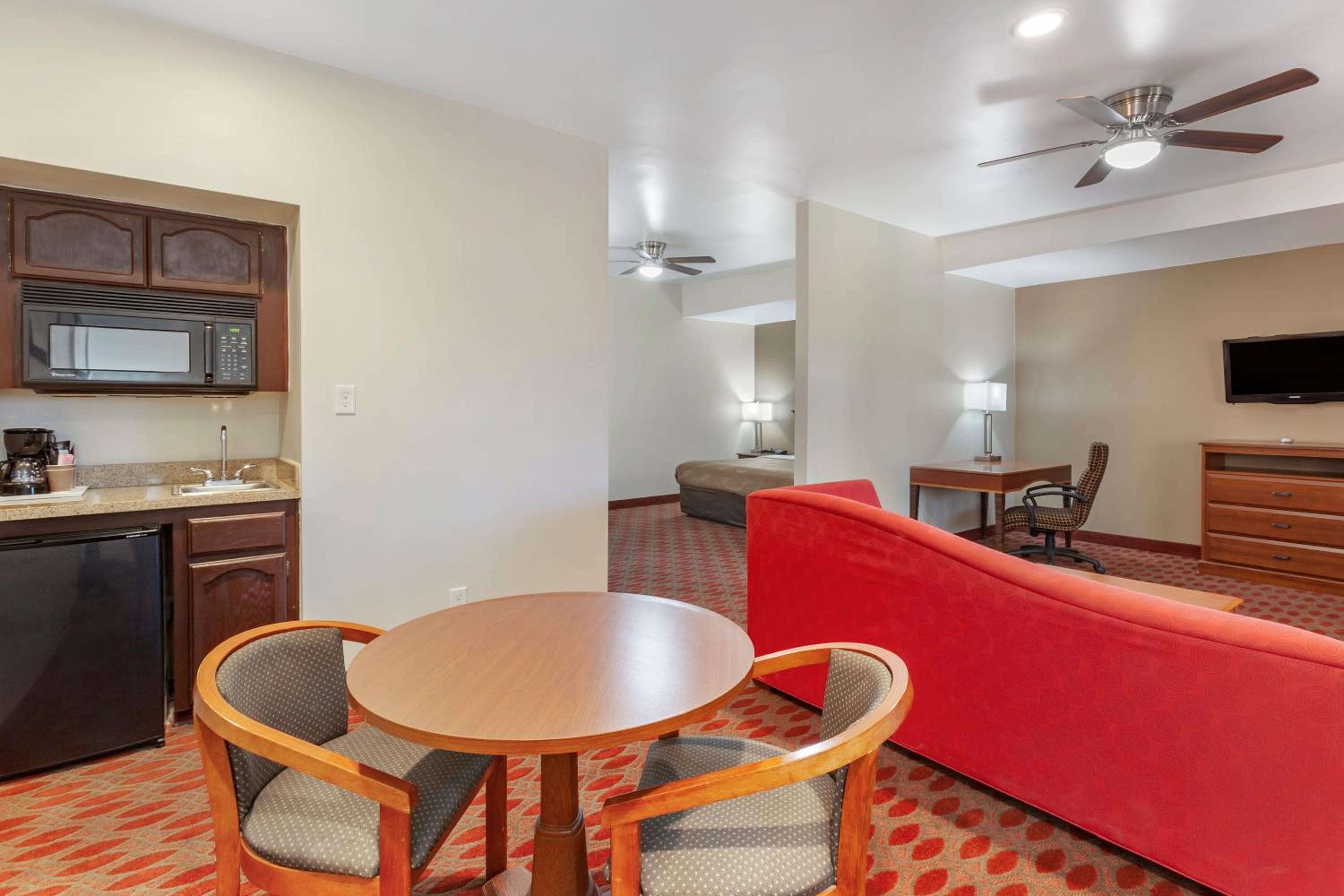 Two-Bedroom King Suite with Living Room - Non-Smoking - Photo 4