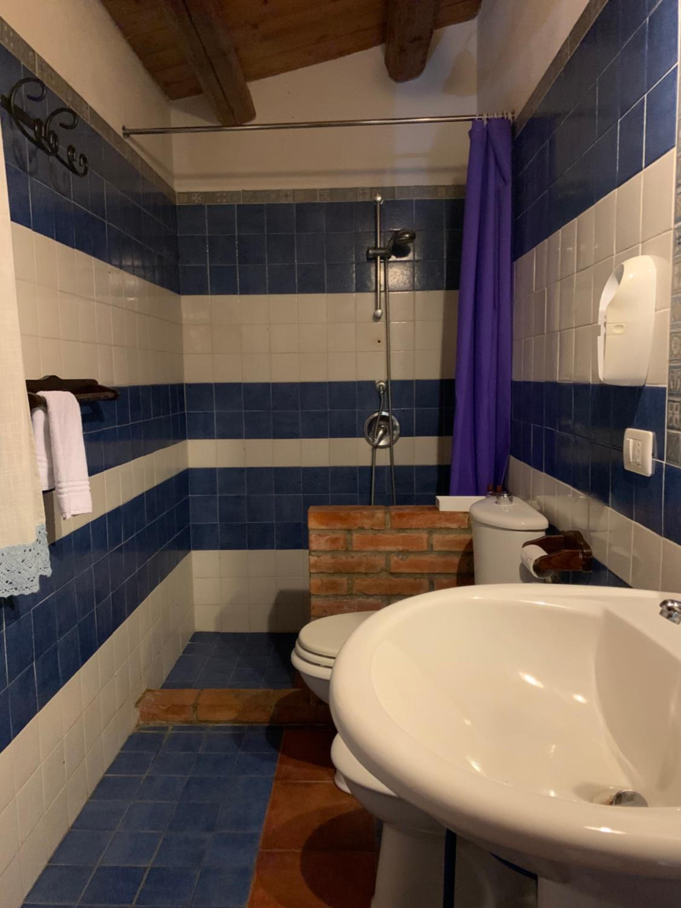 Double or Twin Room - Photo 8
