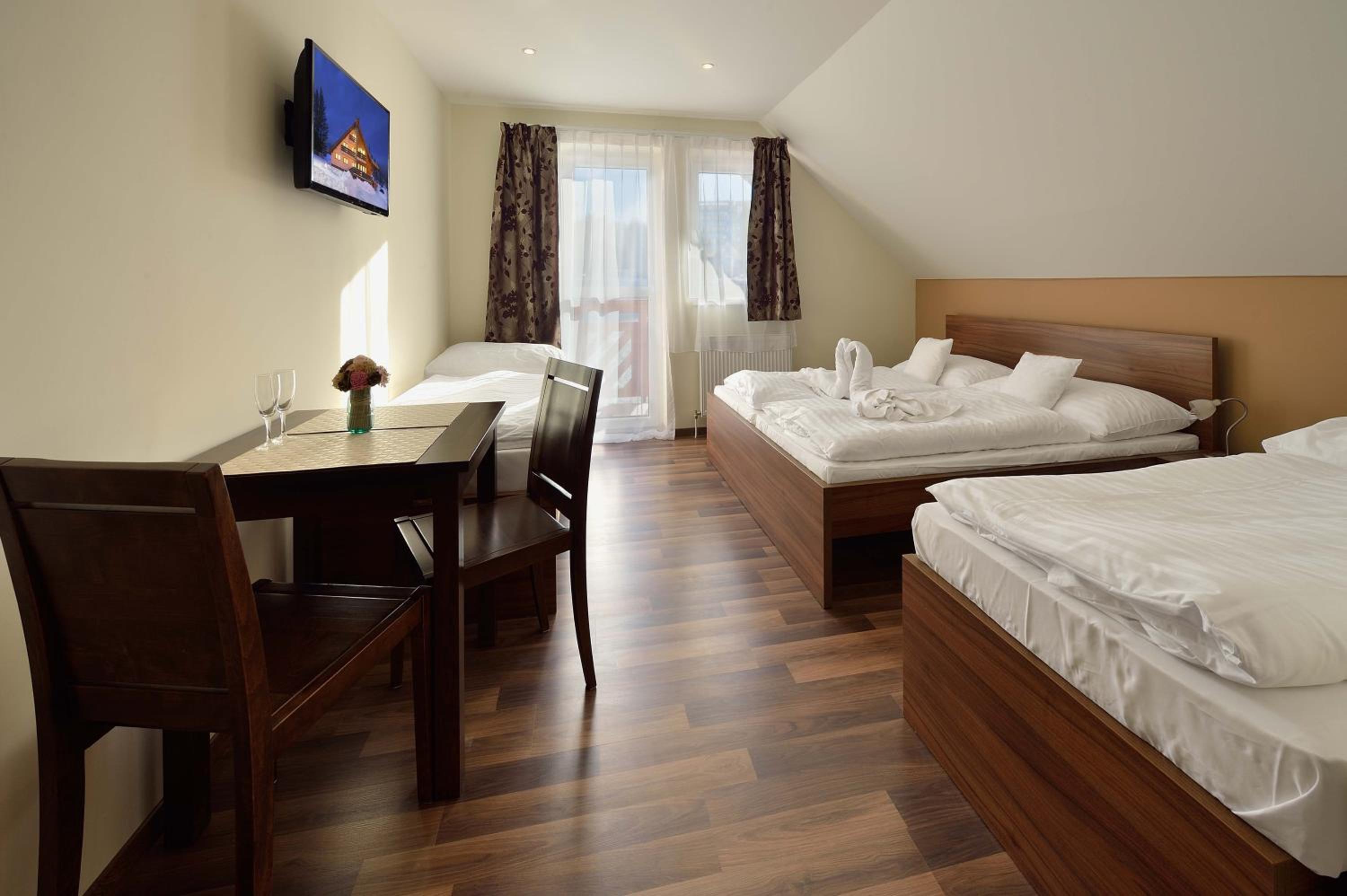 Deluxe Quadruple Room with Mountain View photo 2