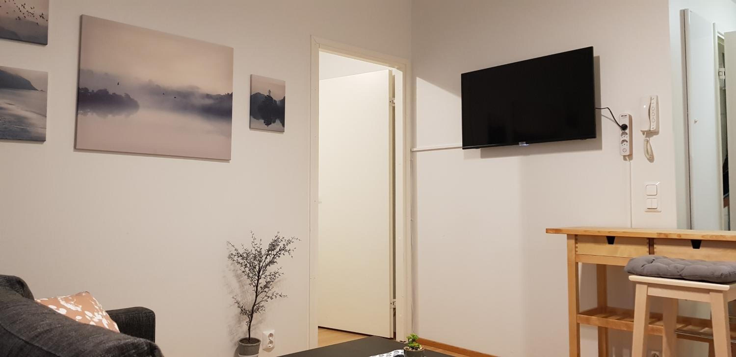 One-Bedroom Apartment - Photo 9