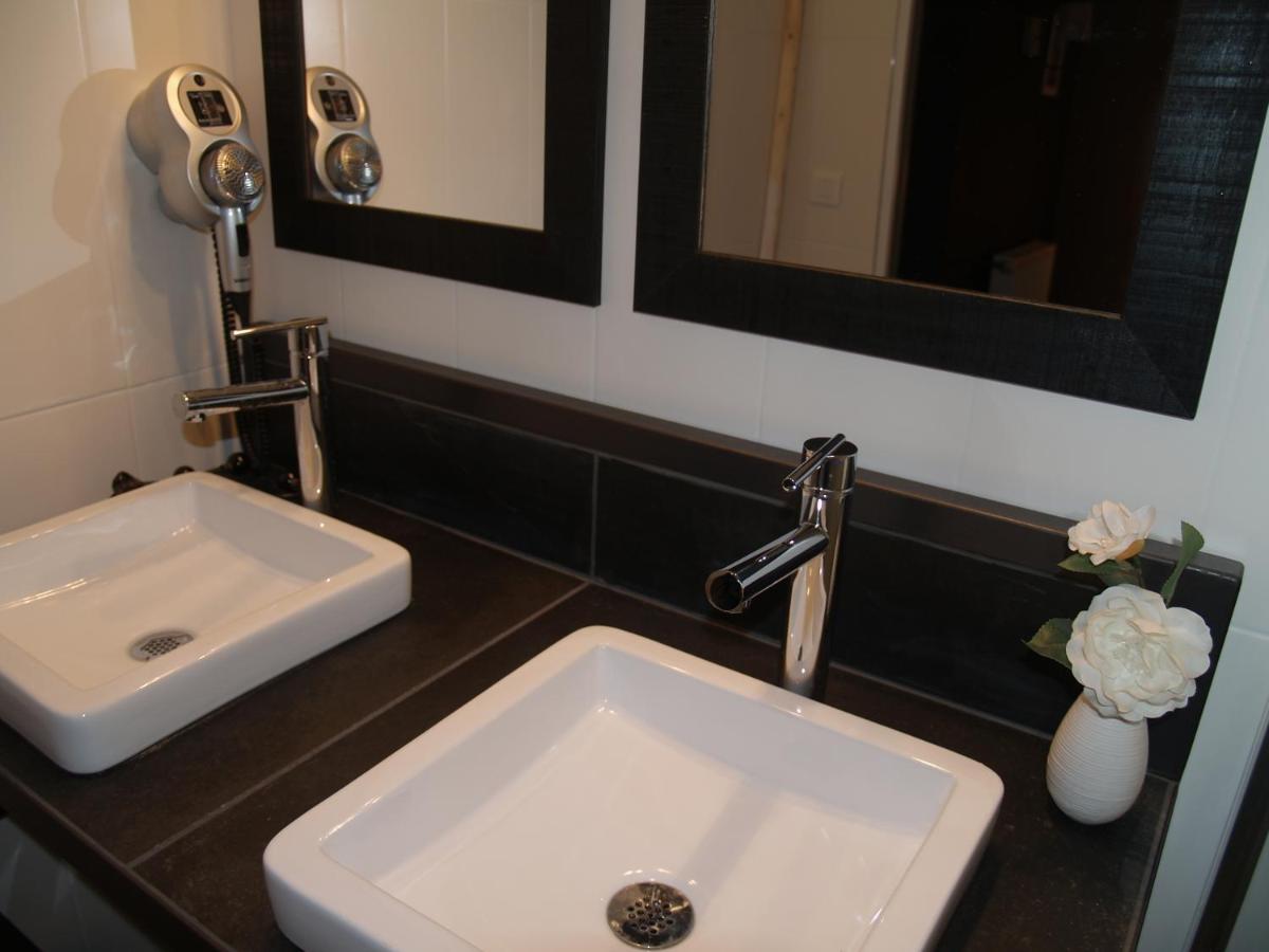 Deluxe Double or Twin Room photo 3