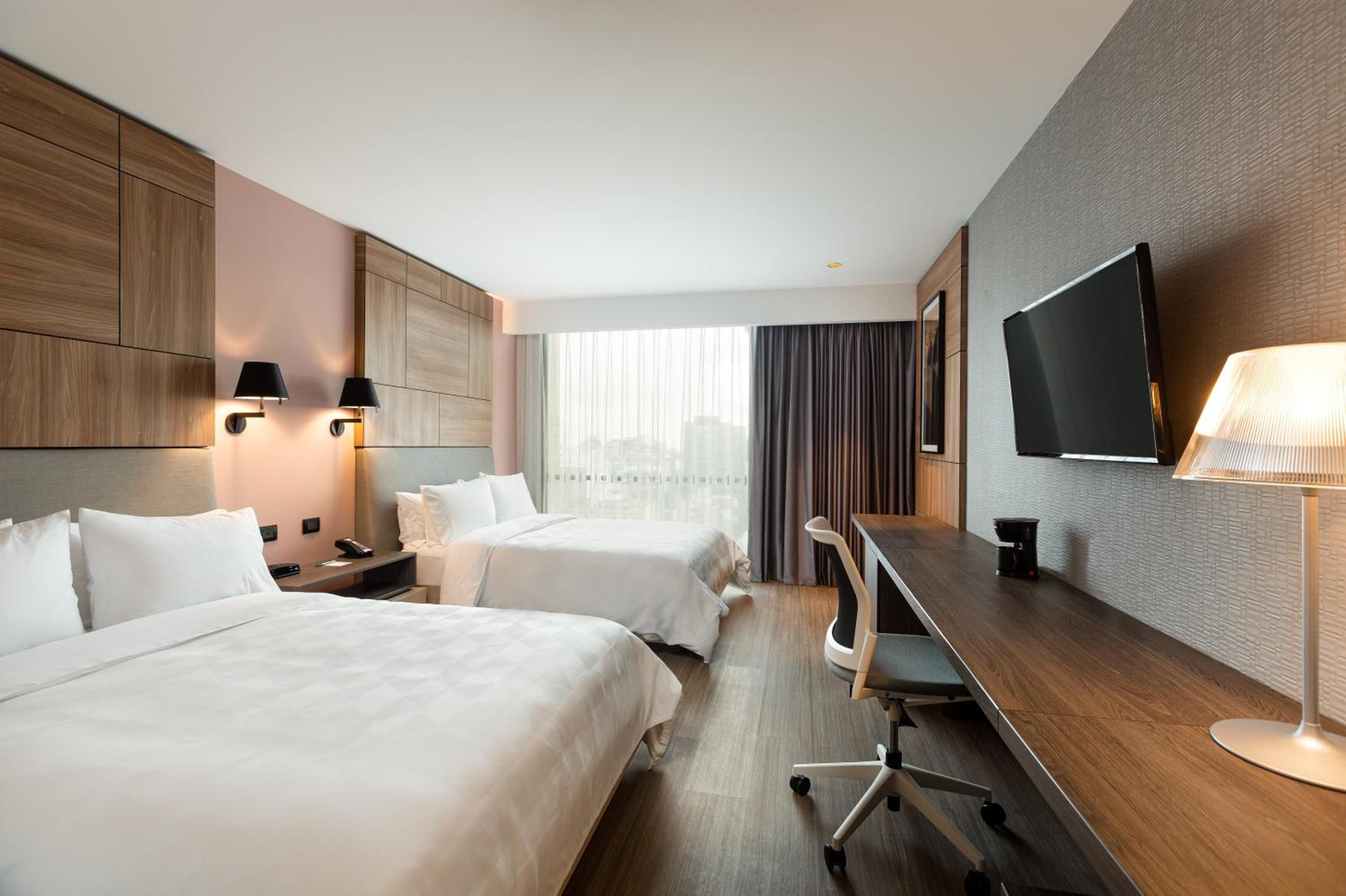 Standard Room with Two Queen Beds - Photo 2