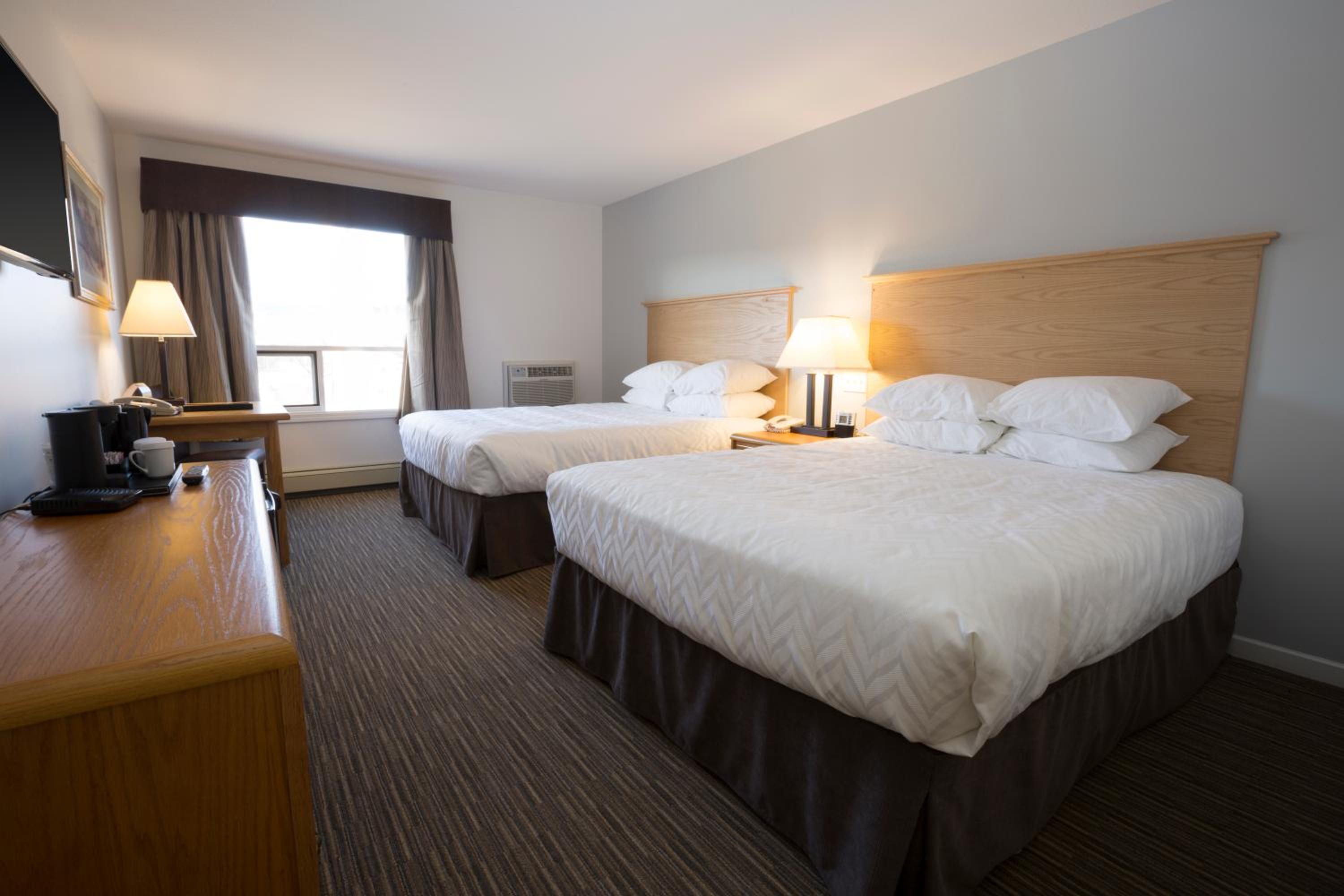 Queen Room With Two Queen Beds - Pet Friendly