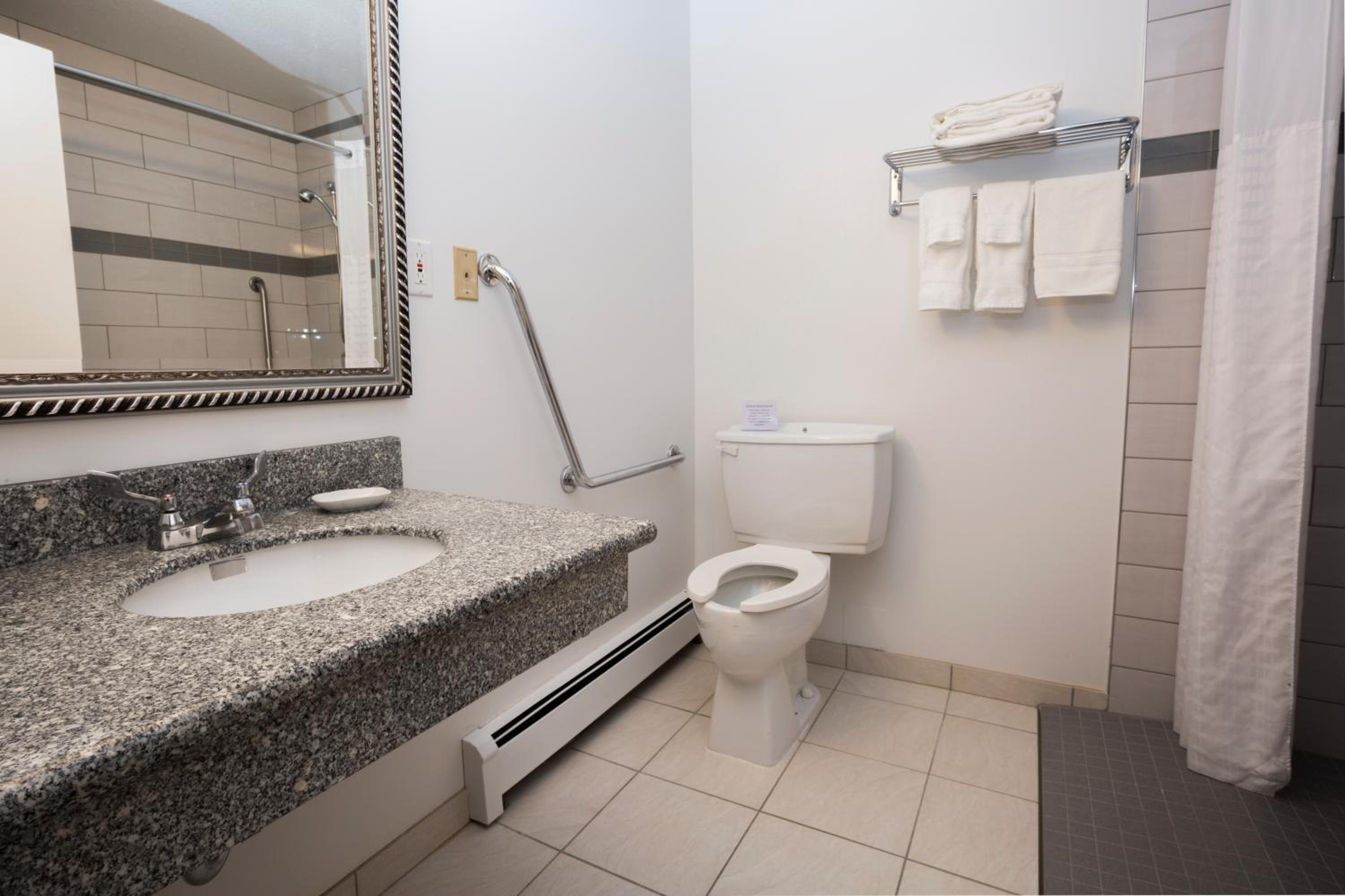 Tower Inn & Suites, Photo 3