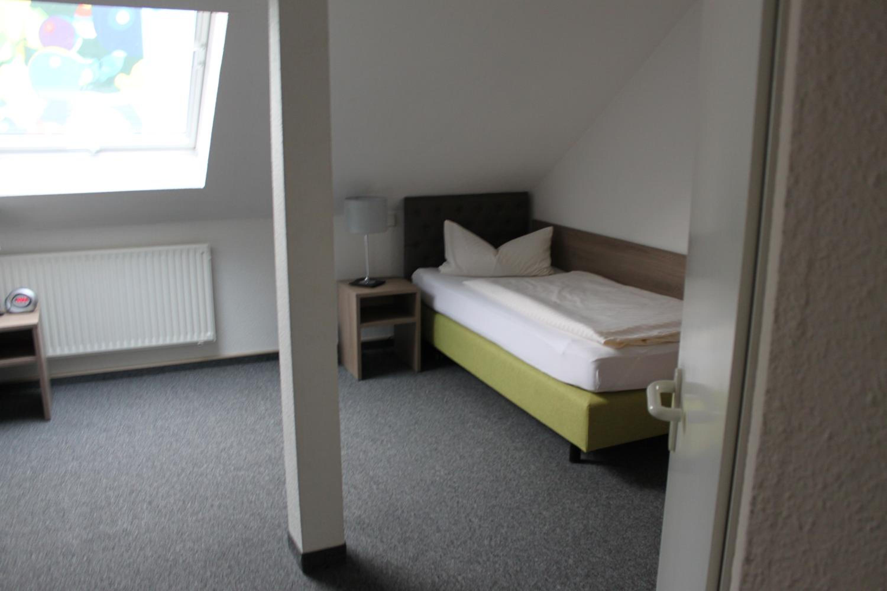 Twin Room - Photo 3