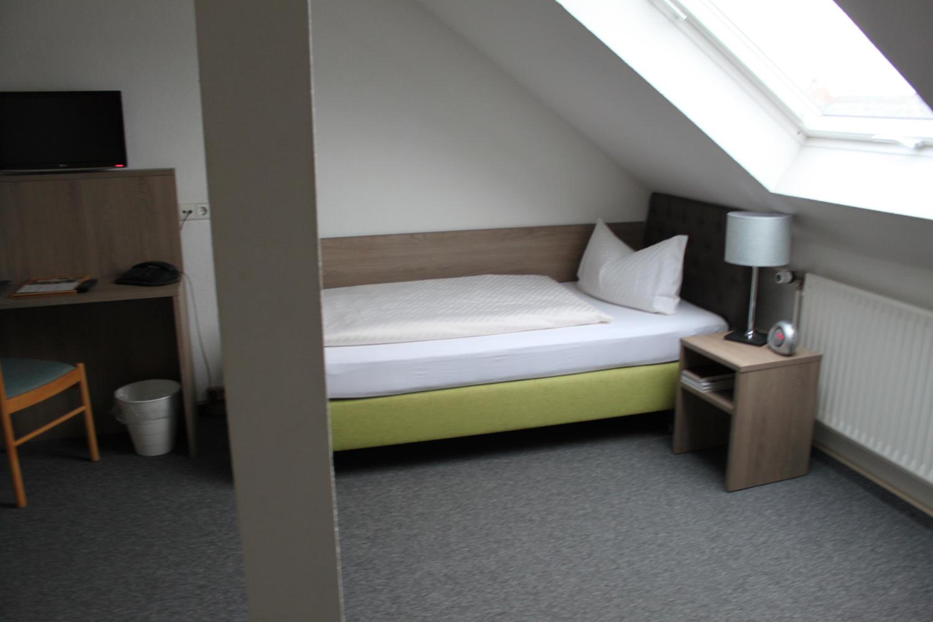 Twin Room - Photo 2
