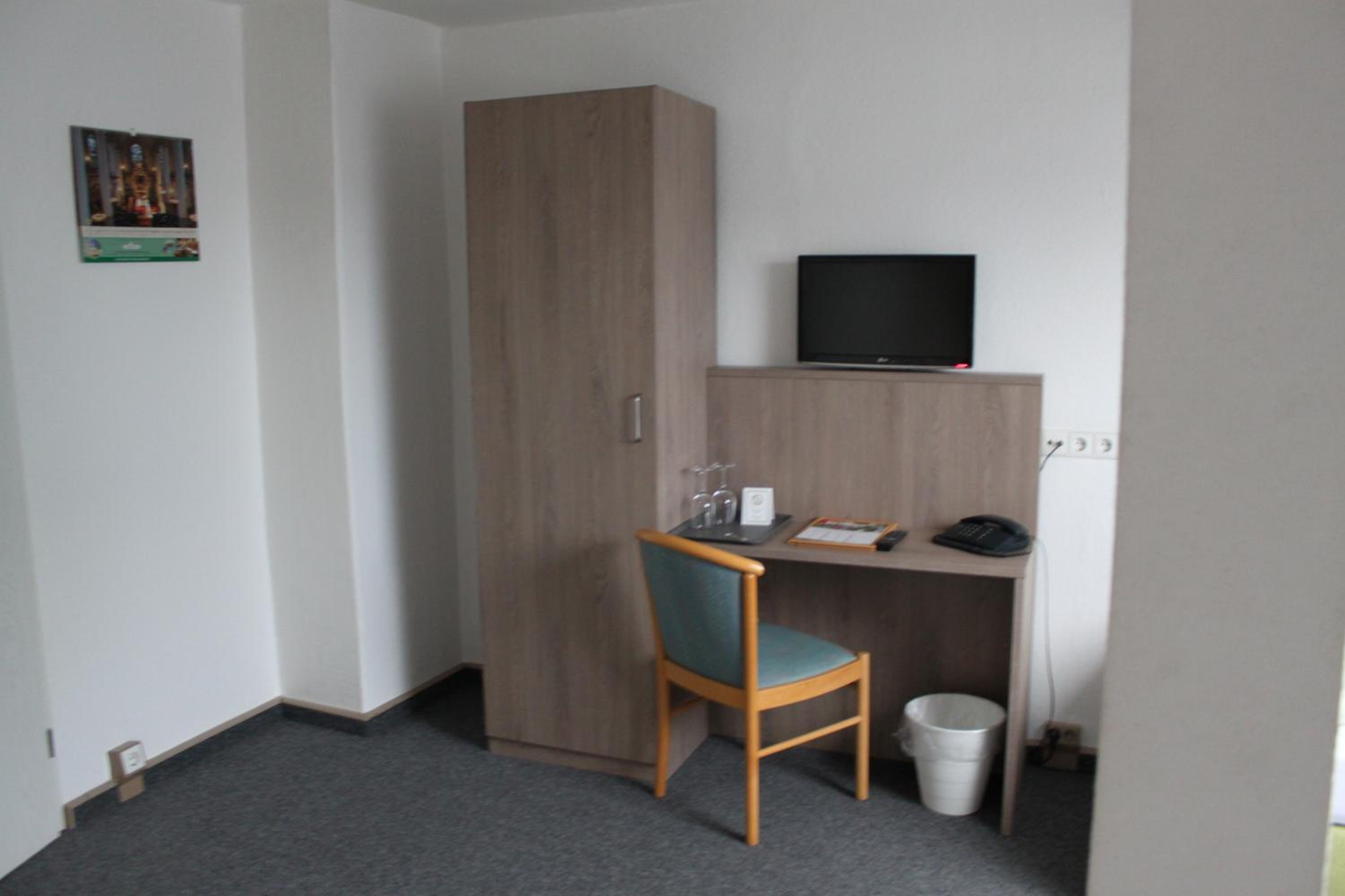 Twin Room - Photo 1