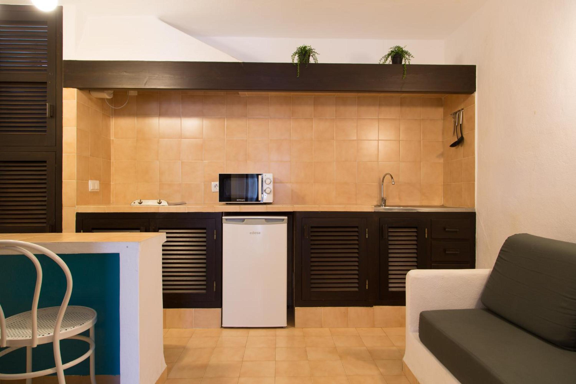 Standard Apartment (2 Adults) - Photo 12