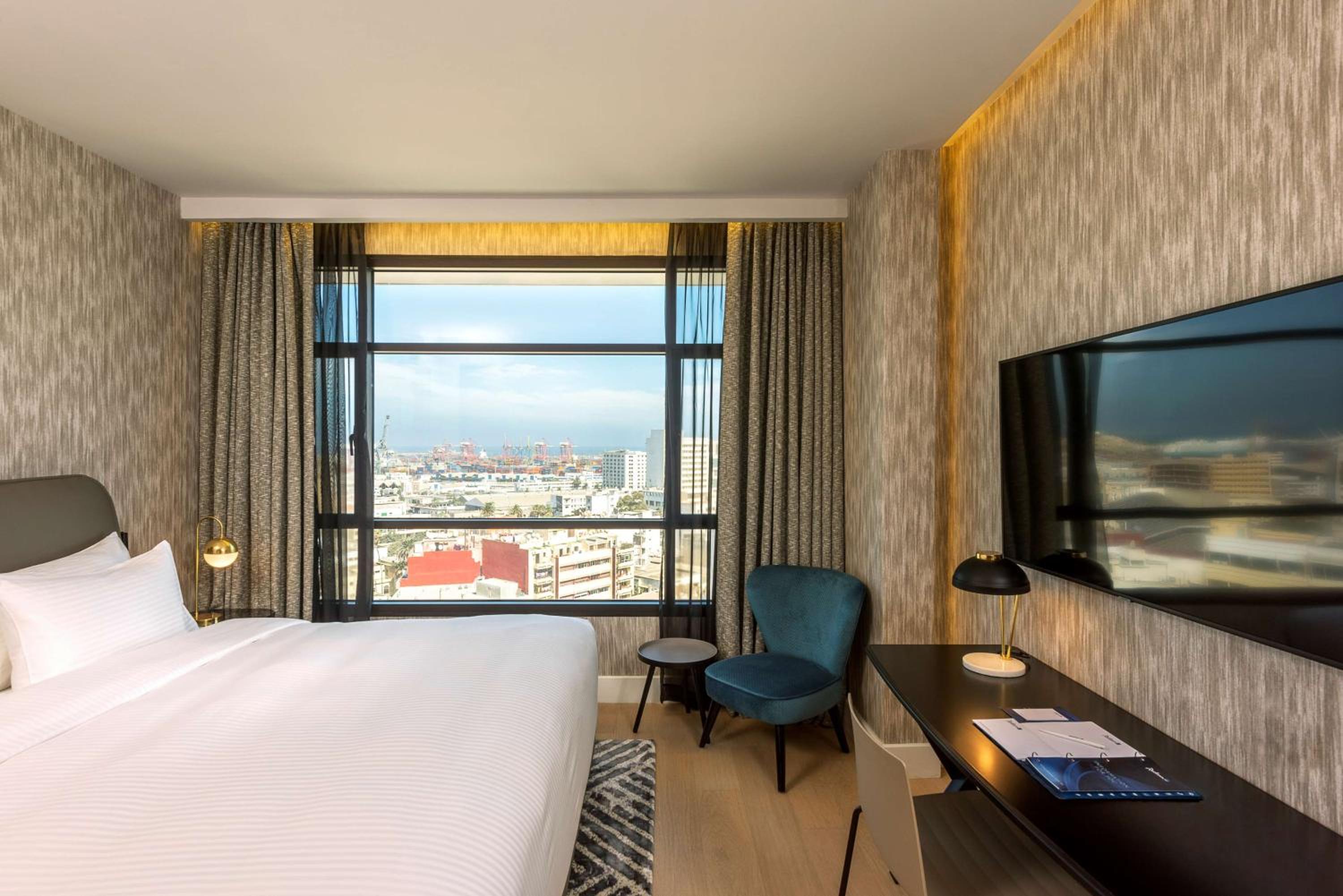Superior Room Skyline - Photo 5