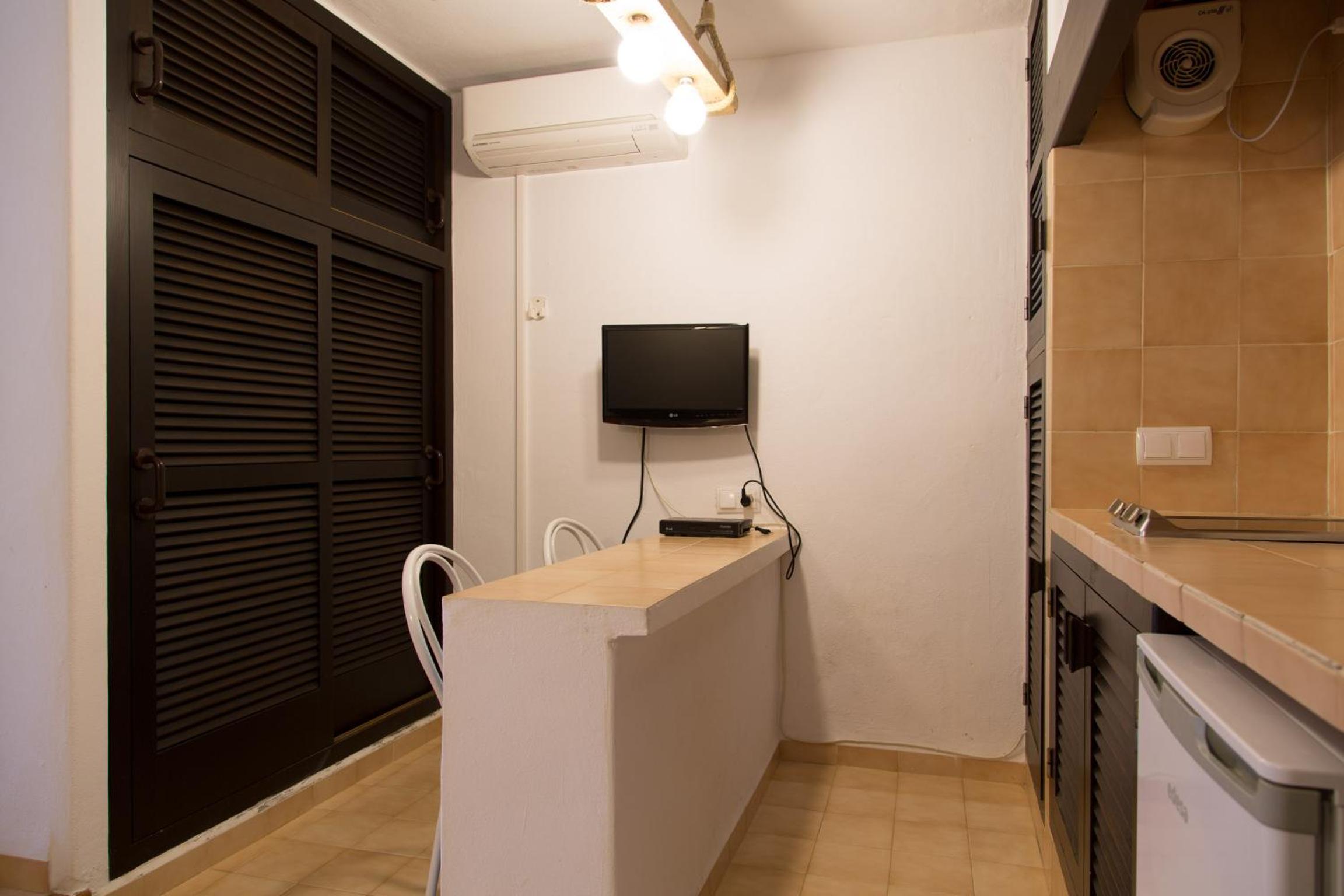 Standard Apartment (2 Adults) - Photo 25