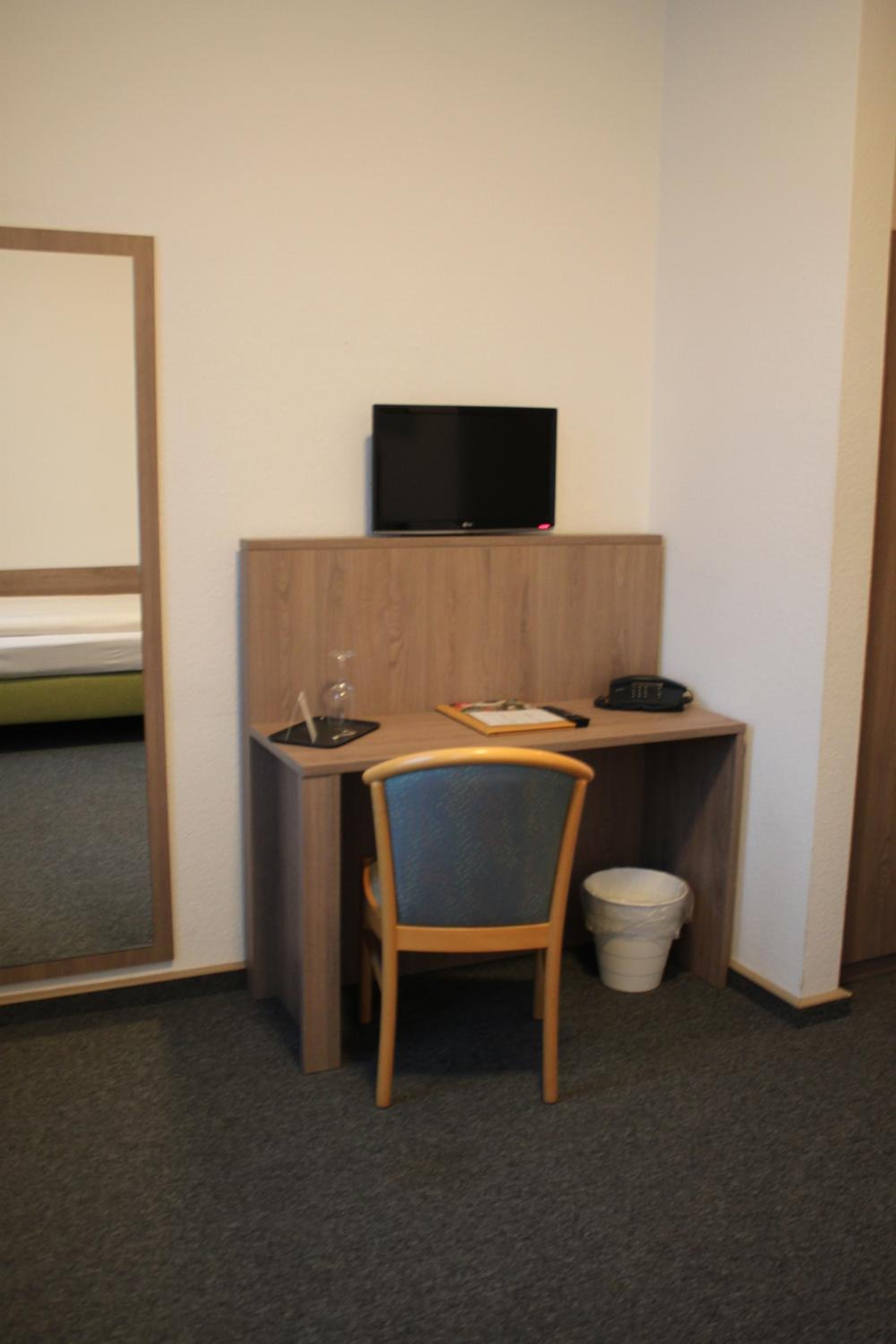 Single Room photo 2