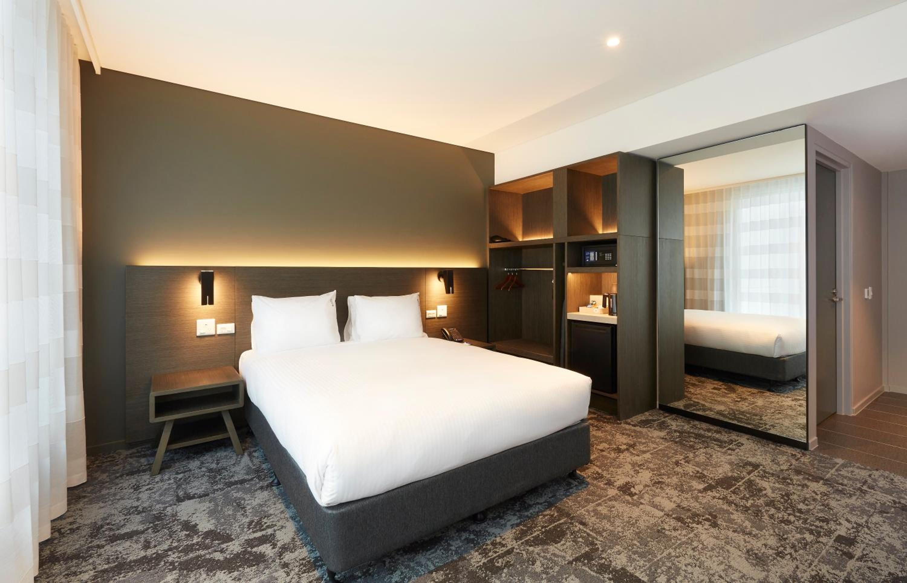 Standard Queen Room - Accessible with Free Breakfast - Photo 2