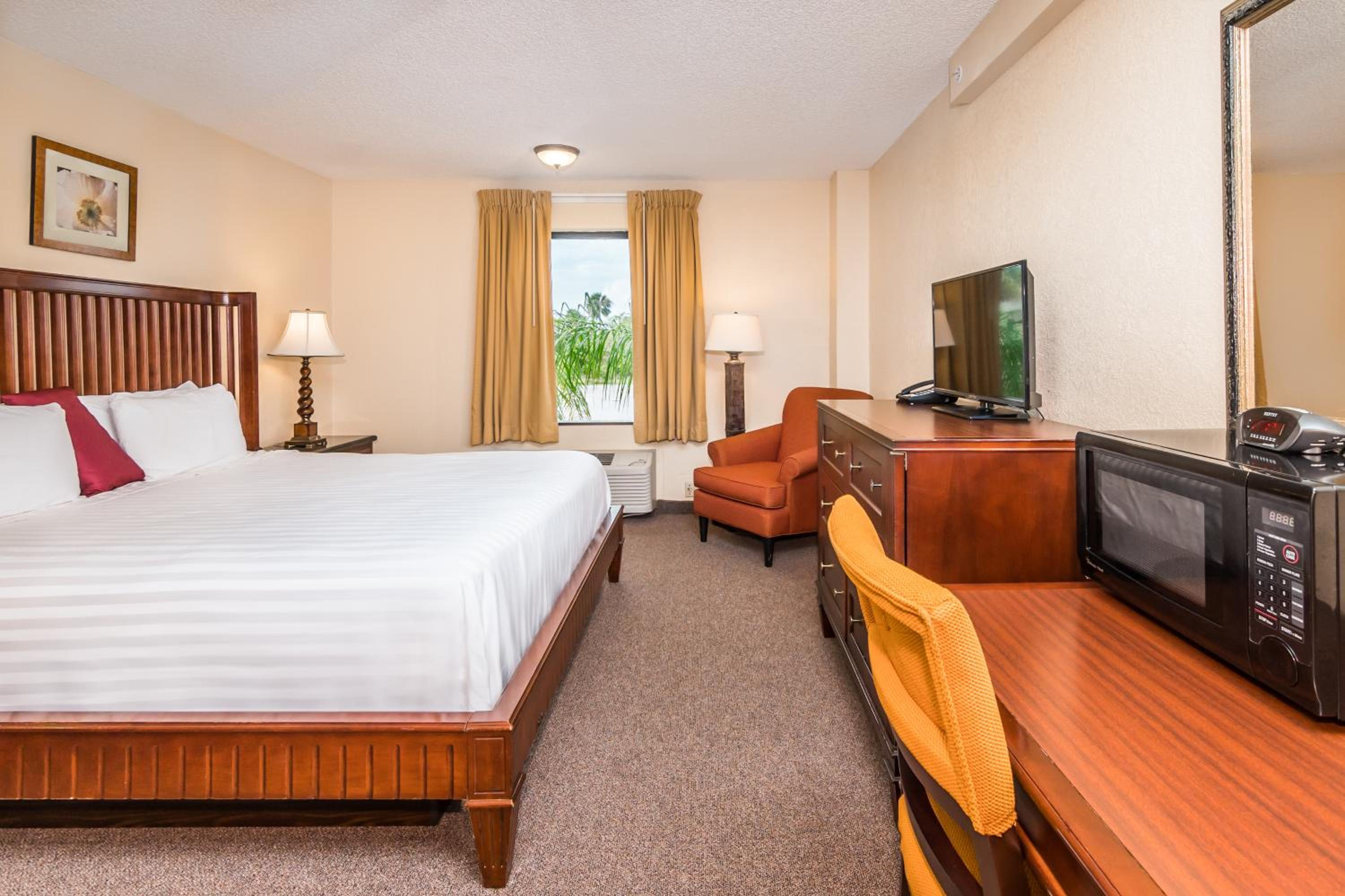 King Room - Non-Smoking - Photo 2