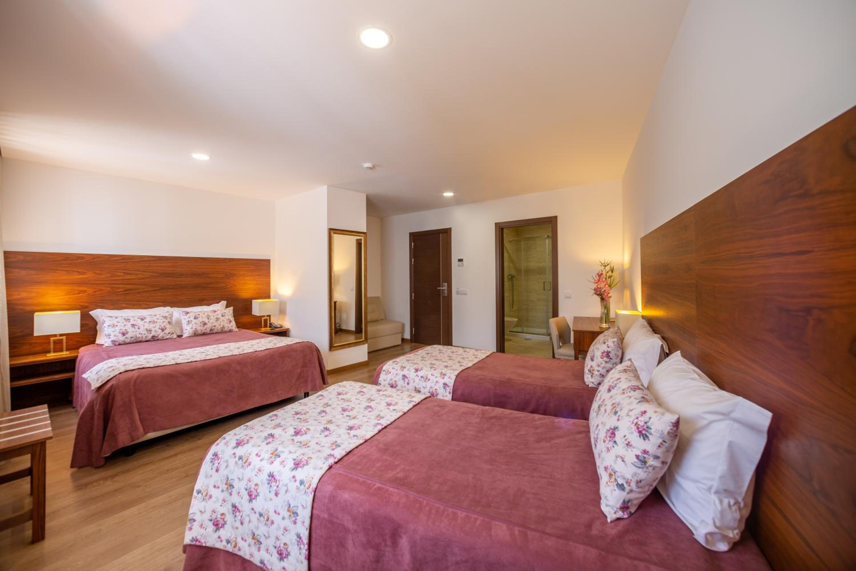 Family Room with Private Bathroom - Photo 2