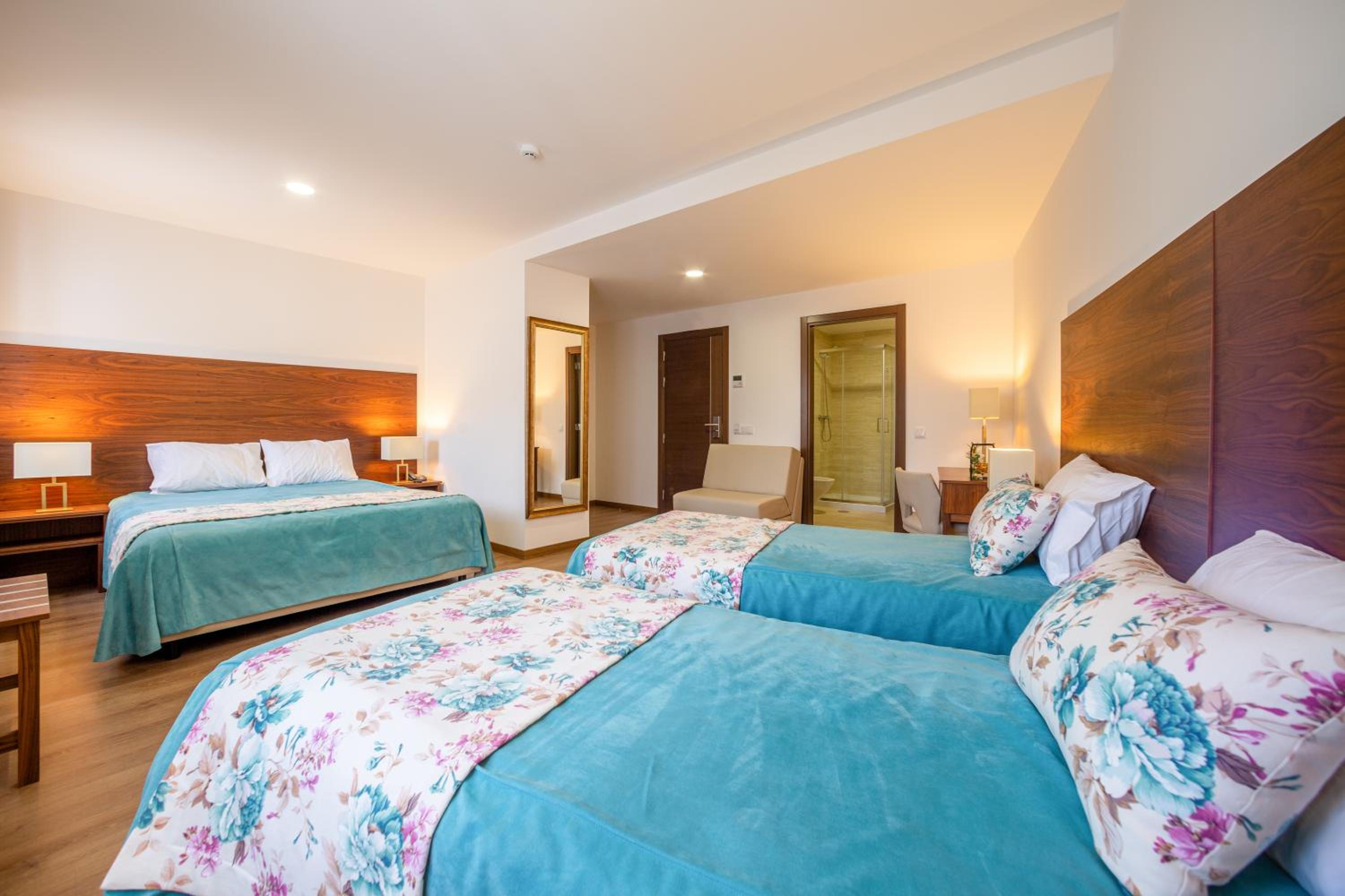 Family Room with Private Bathroom - Photo 7