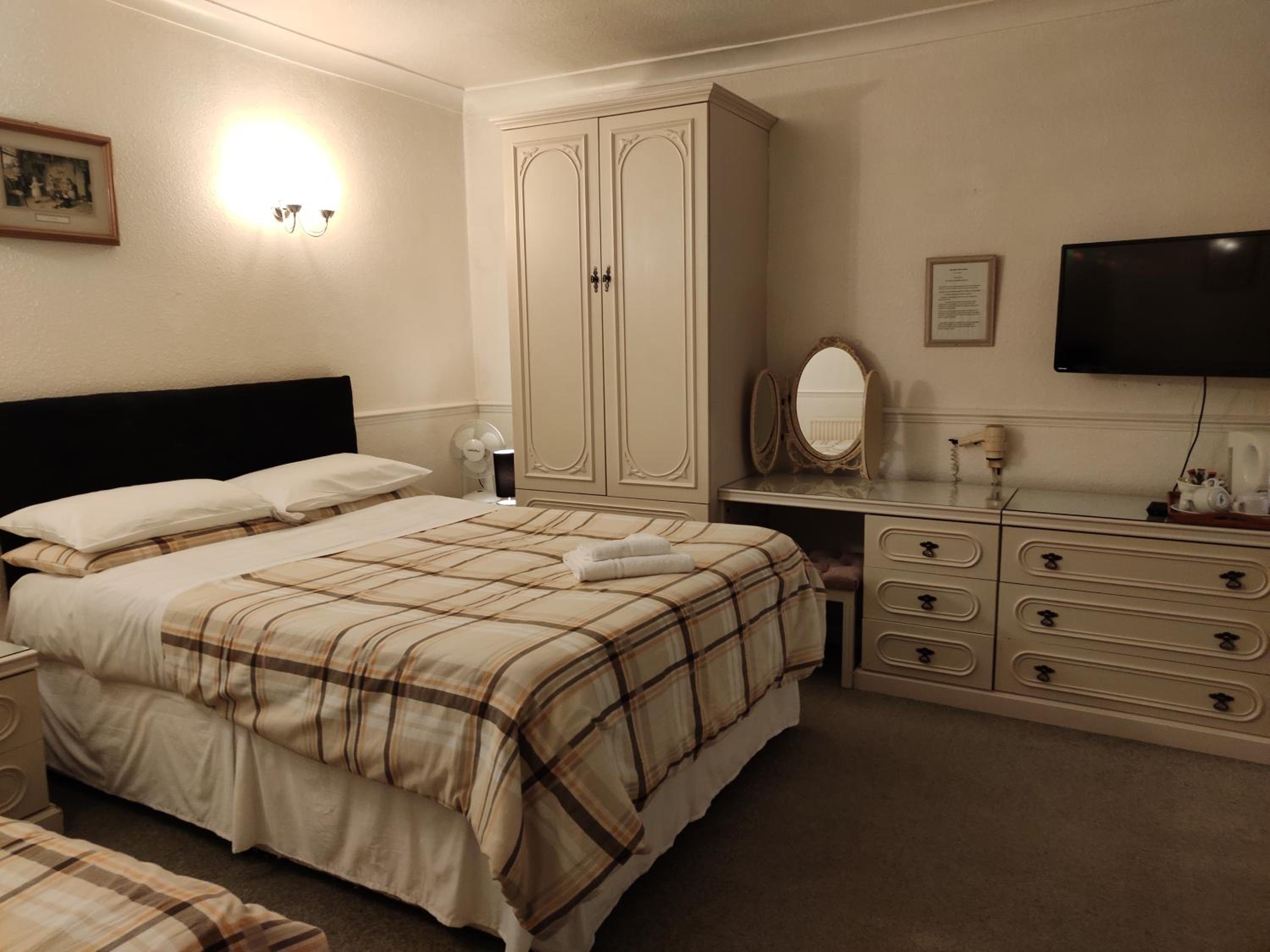 Standard Quadruple Room - Photo 5