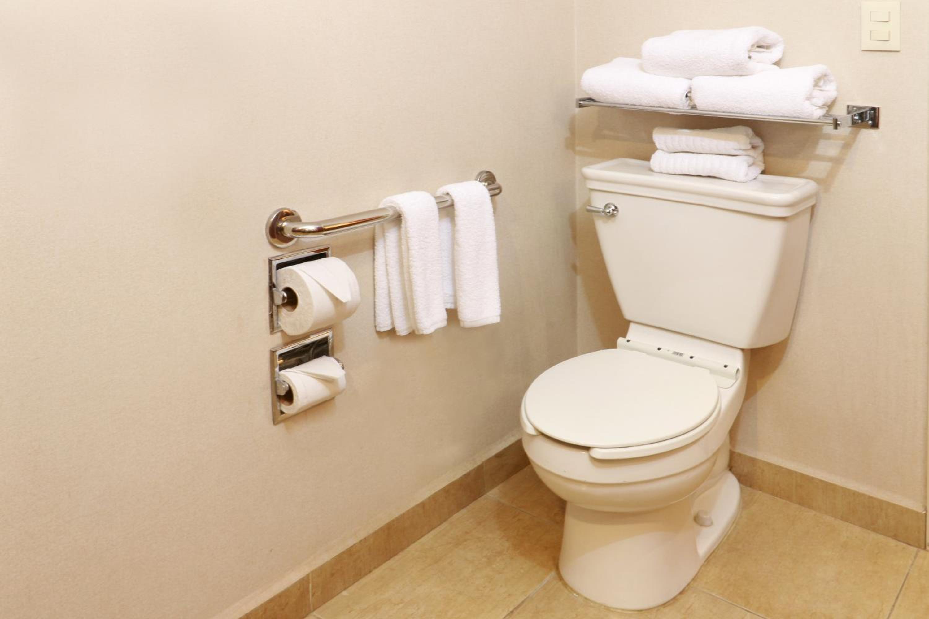 One-Bedroom Double Suite - Photo 3