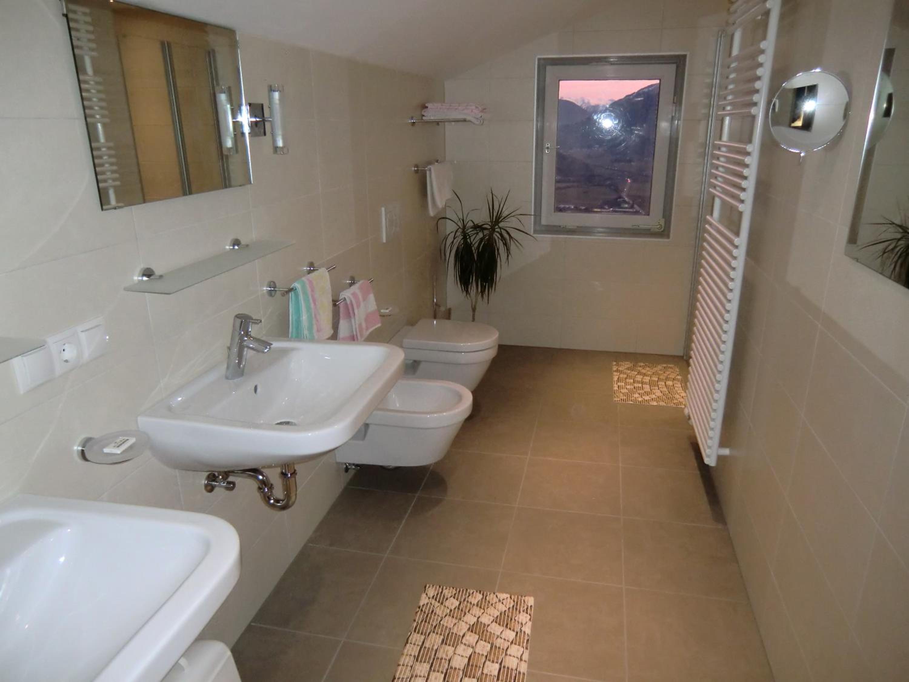 Family Room (2 Adults + 4 Children) - Photo 5