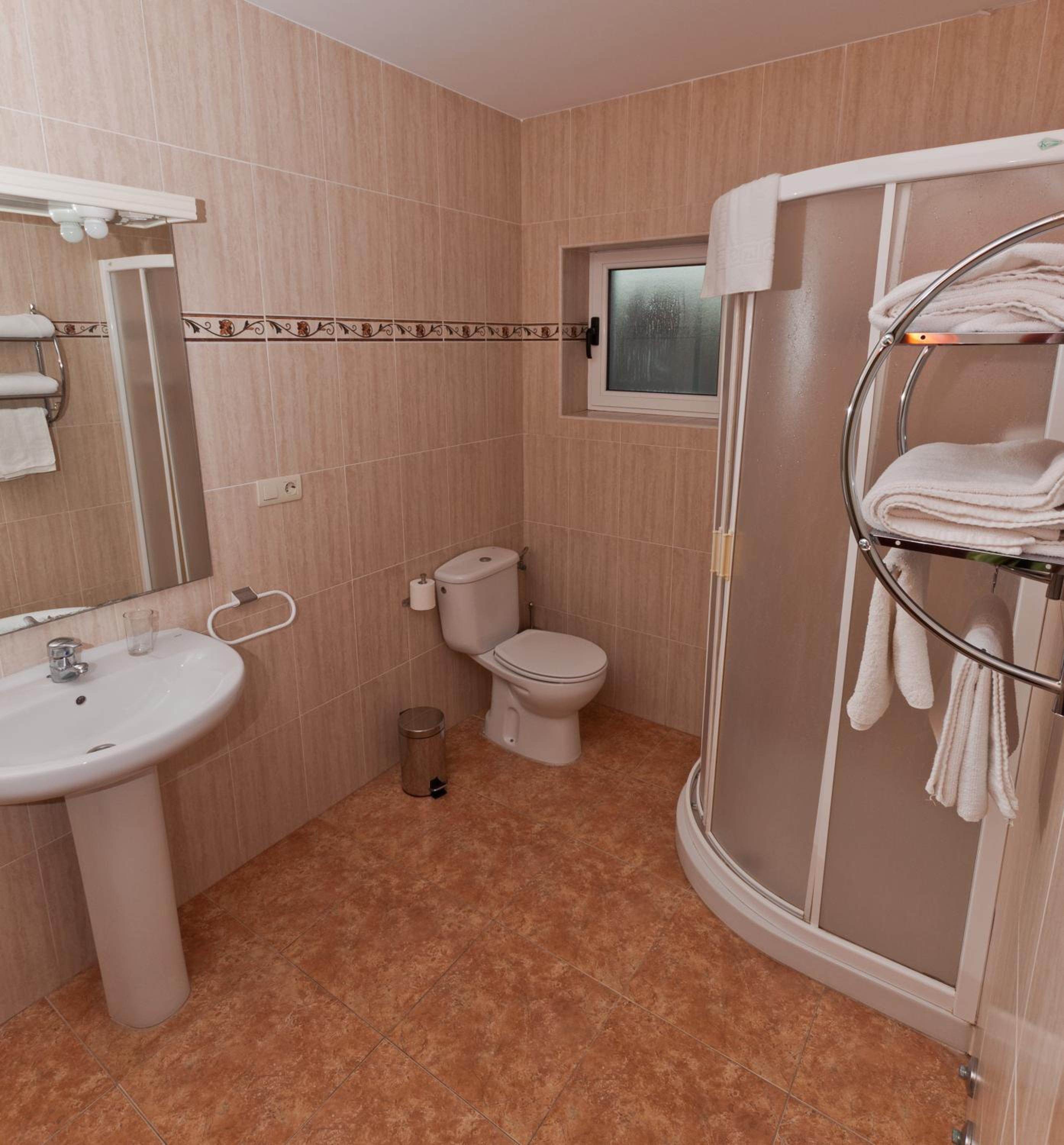 Double or Twin Room - Photo 3