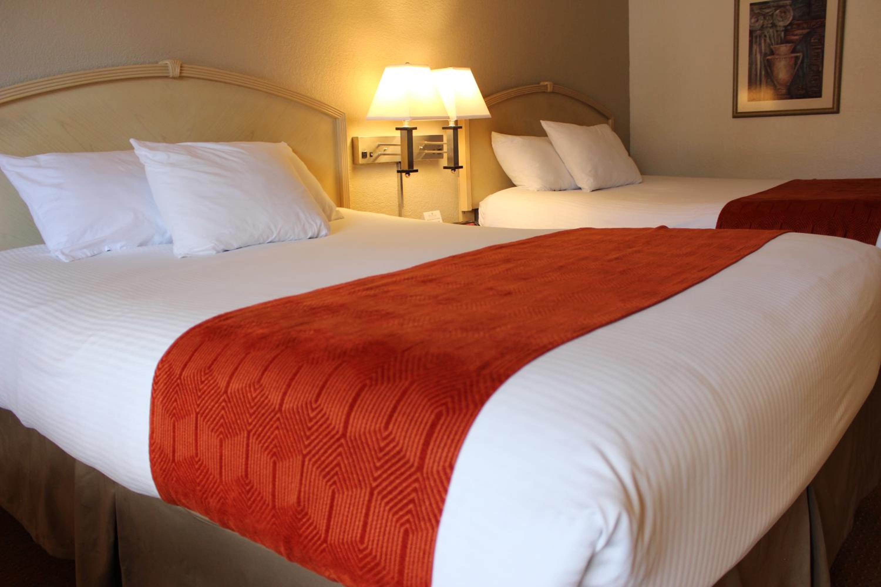 Standard 2 Queen Beds Accessible Inn Room photo 3