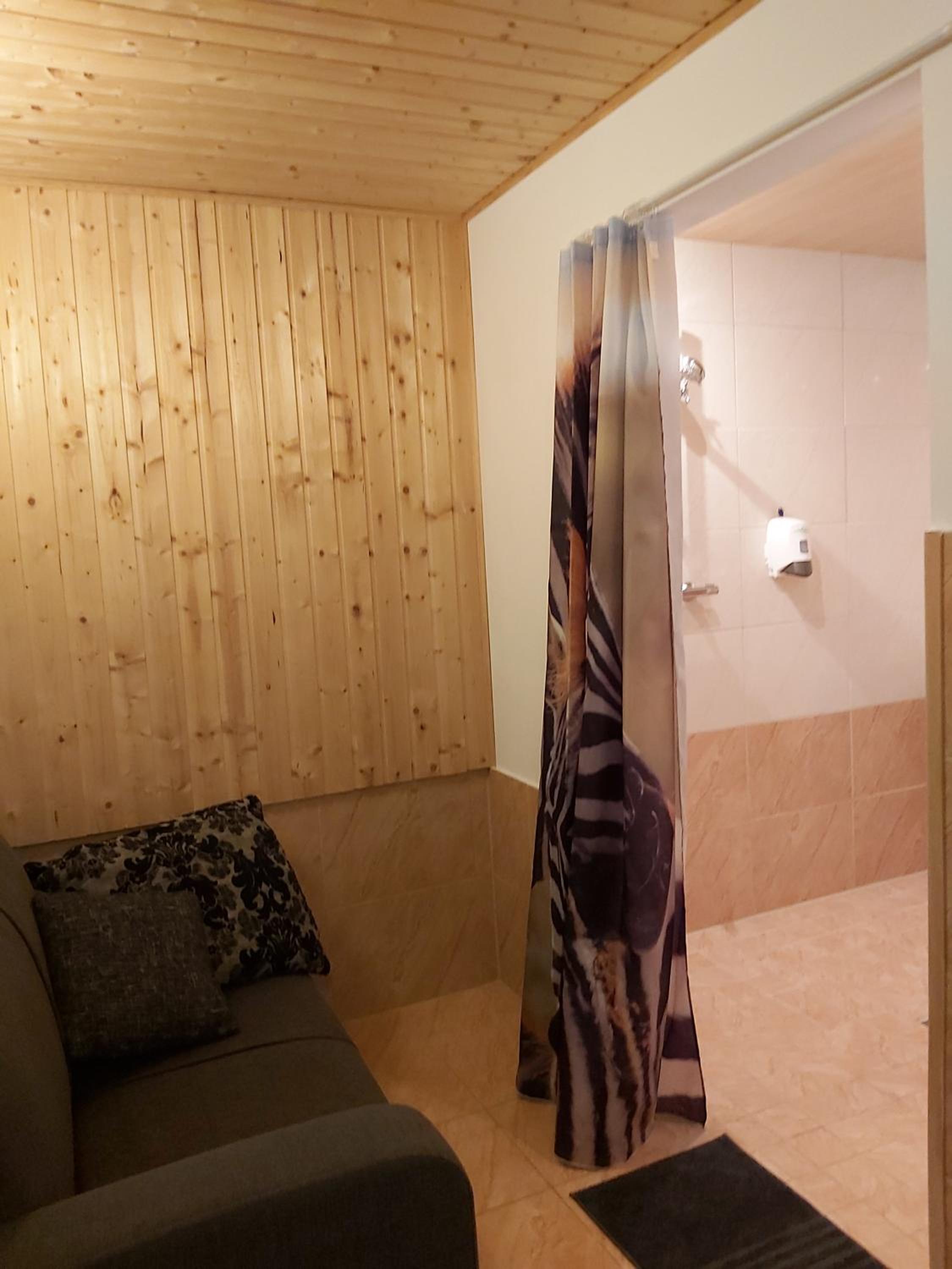 Apartment with Sauna - Photo 17