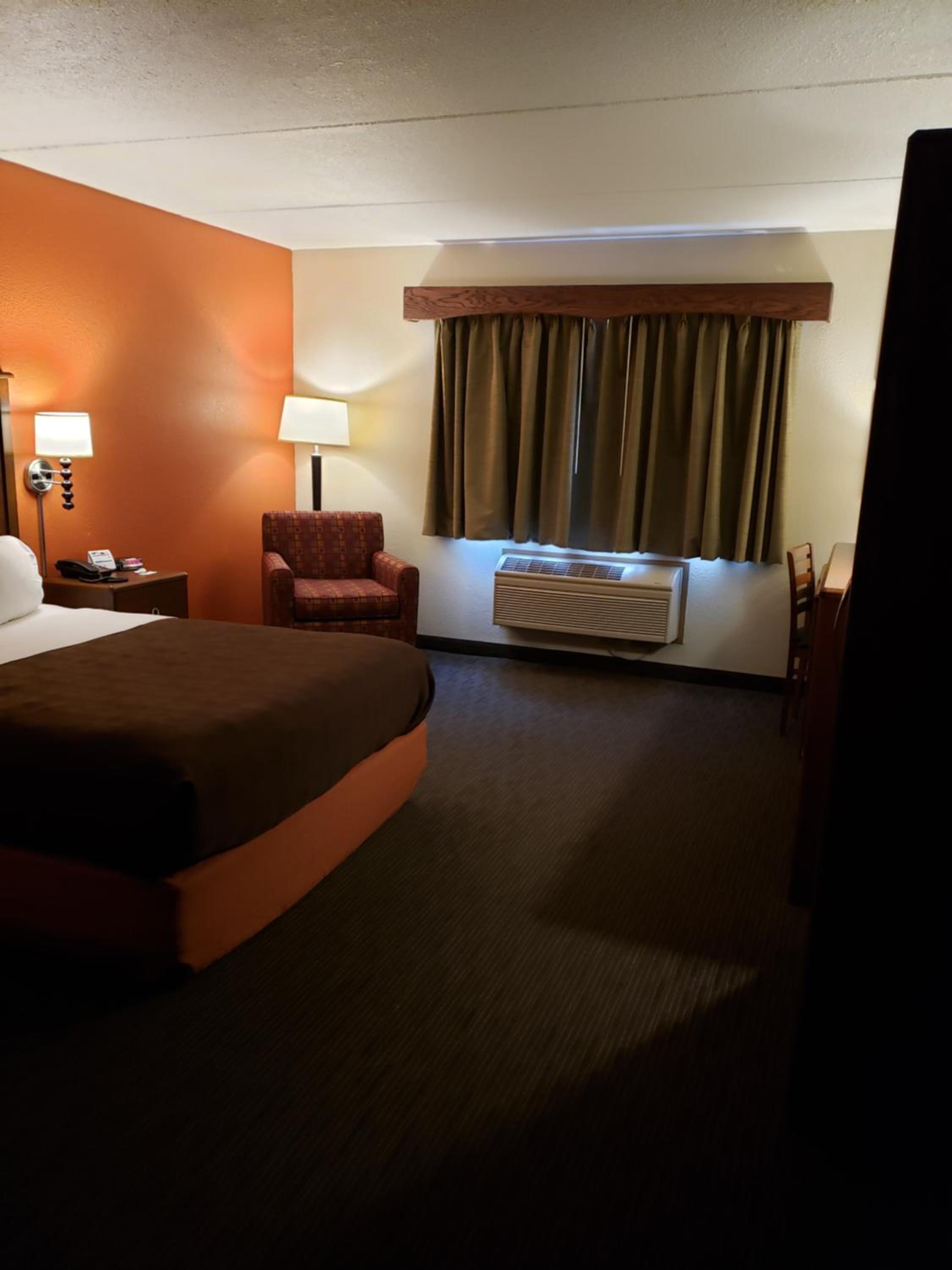 Queen Room - Mobility Access/Non-Smoking - Photo 4