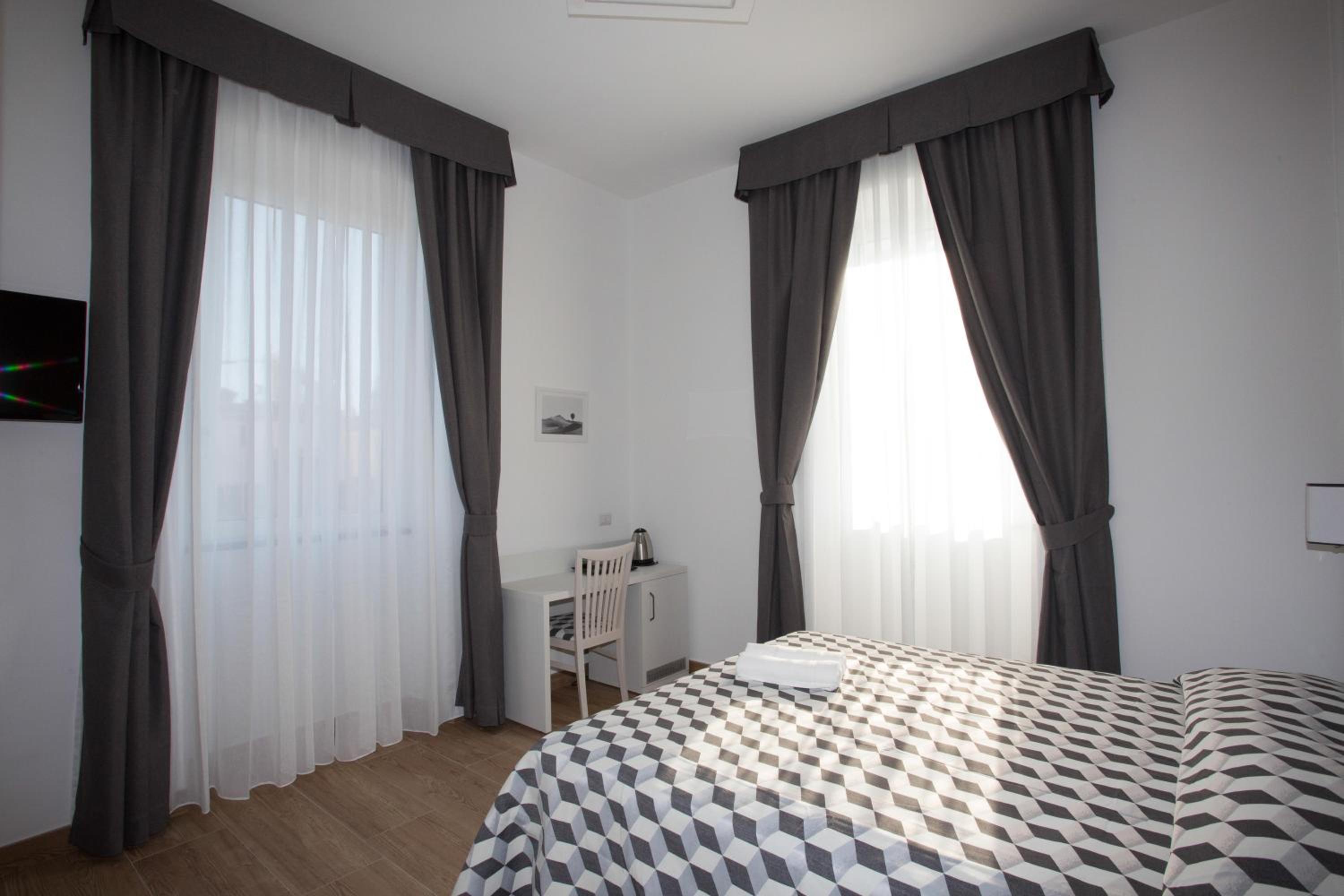 Standard Double Room - Photo 1